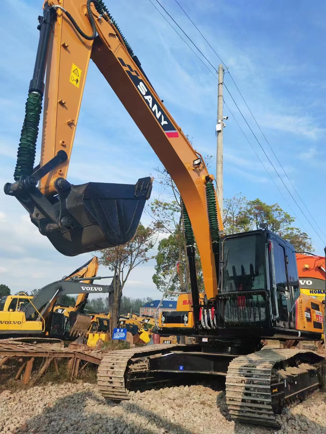 Used 21 Ton Sany SY215C Tracked Crawler Digger Excavator with Mitsubishi Engine Core Components Include Pump Motor Gear