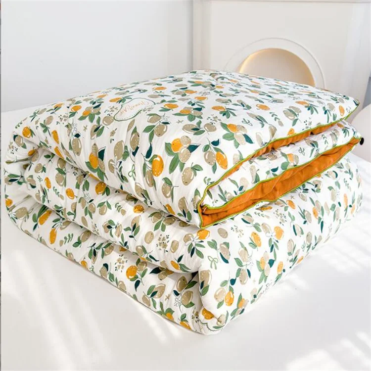 Wholesale 100% Polyester Cotton Quilt Sets Printed Knitted Dots Winter Quilt Cover Woven Skin Friendly Fabric Polyester Filling