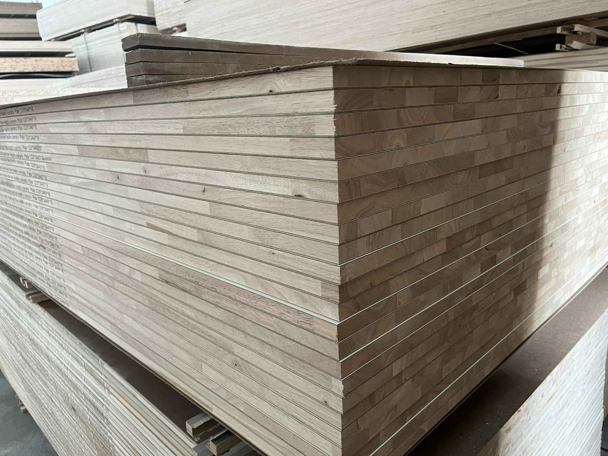 Ready to Ship Factory-Supplied Timber Radiate Pine Wood Finger-Jointed Solid Board Premium Quality