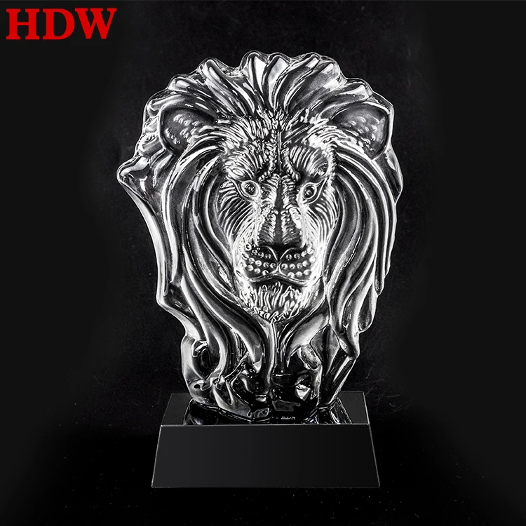 NEW design 3D laser engraved clear animal art craft crystal lion head with black base K9 crystal lion trophy award for souvenirs