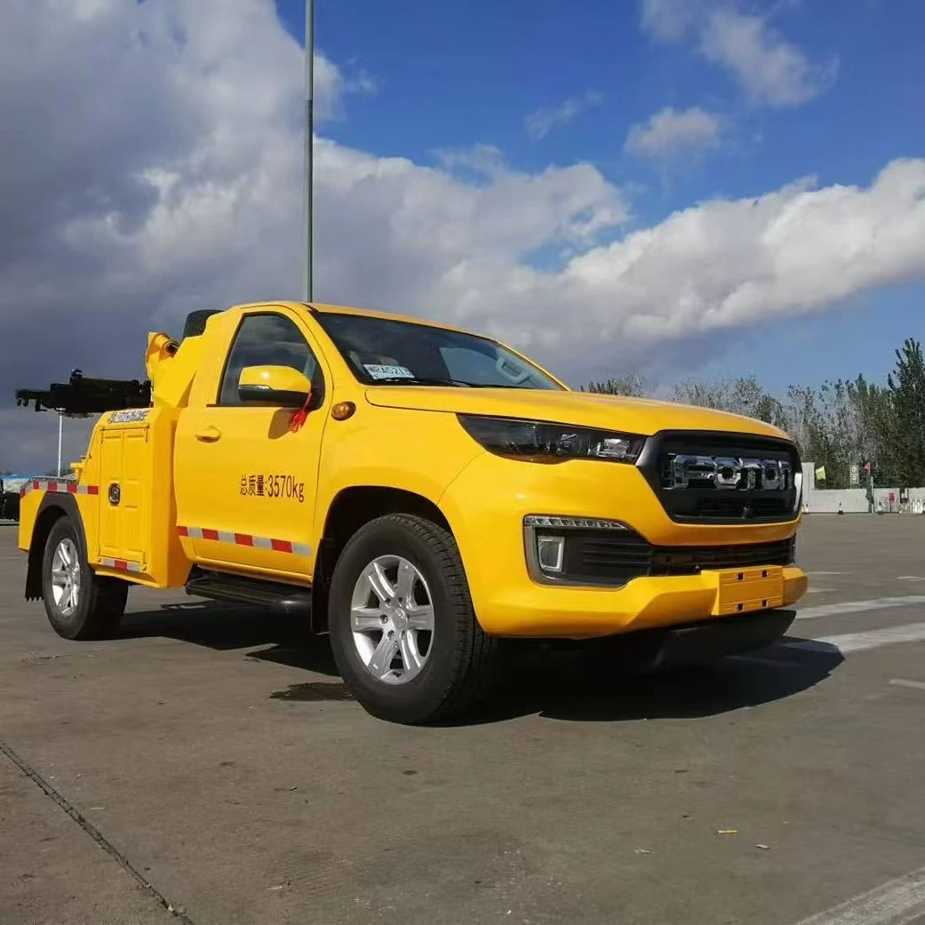 Powerful Foton 4*4 drive pickup wrecker off-road tow truck underground garage towing vehicle expressway rescue vehicle