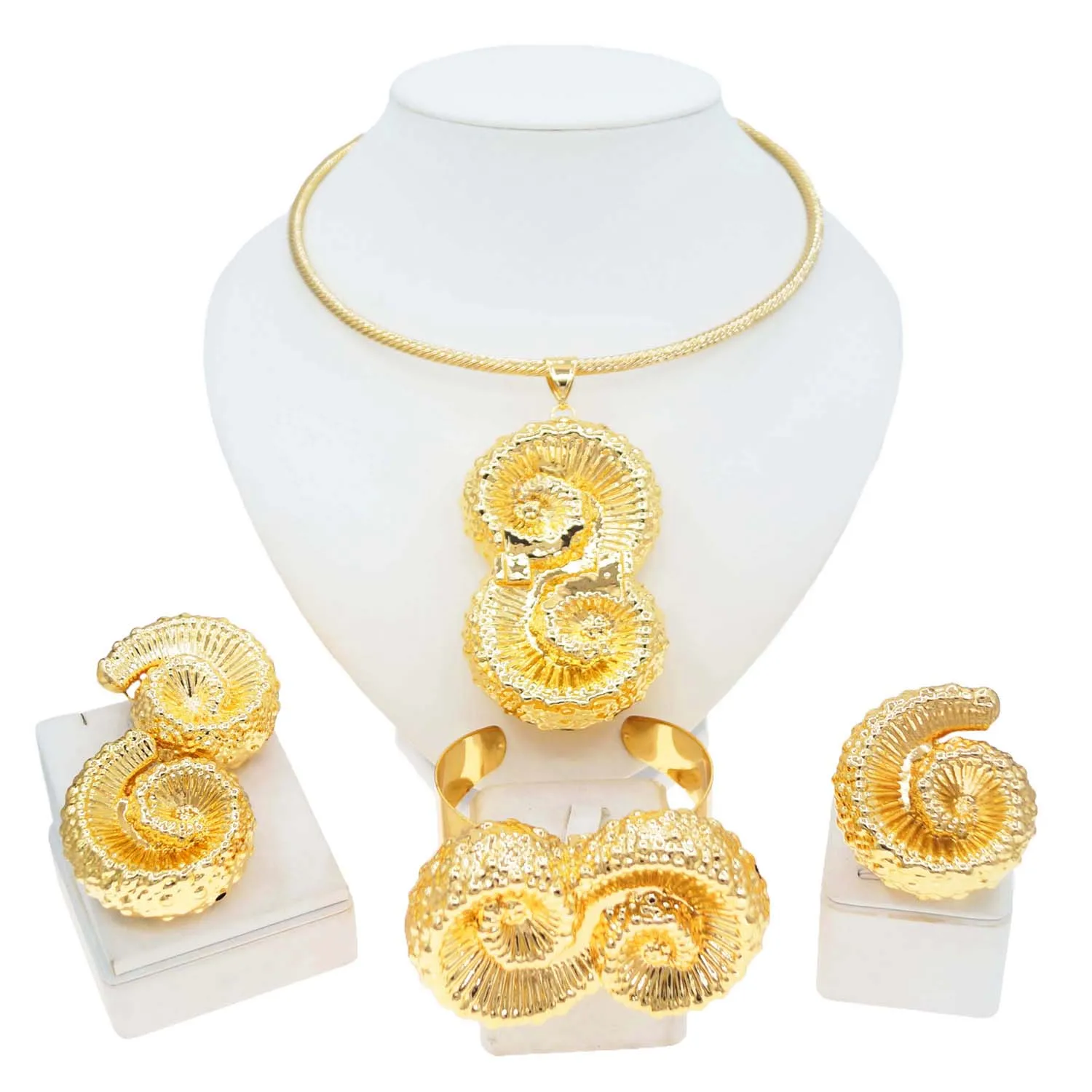 Zhuerrui new Dubai Luxury Jewelry Set Boutique Hollow brass 18K gold plated Ladies Charm Jewelry Bridal jewelry gift boxHK01622