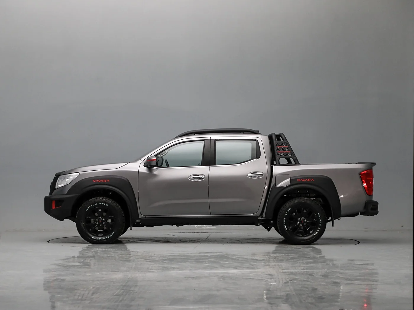 Низкая цена бензиновый ПИКАП Nissan NAVARA 4 х4 грузовик пикап 6 МТ 7AT 4wd дешевое топливо подержанные автомобили из Китая