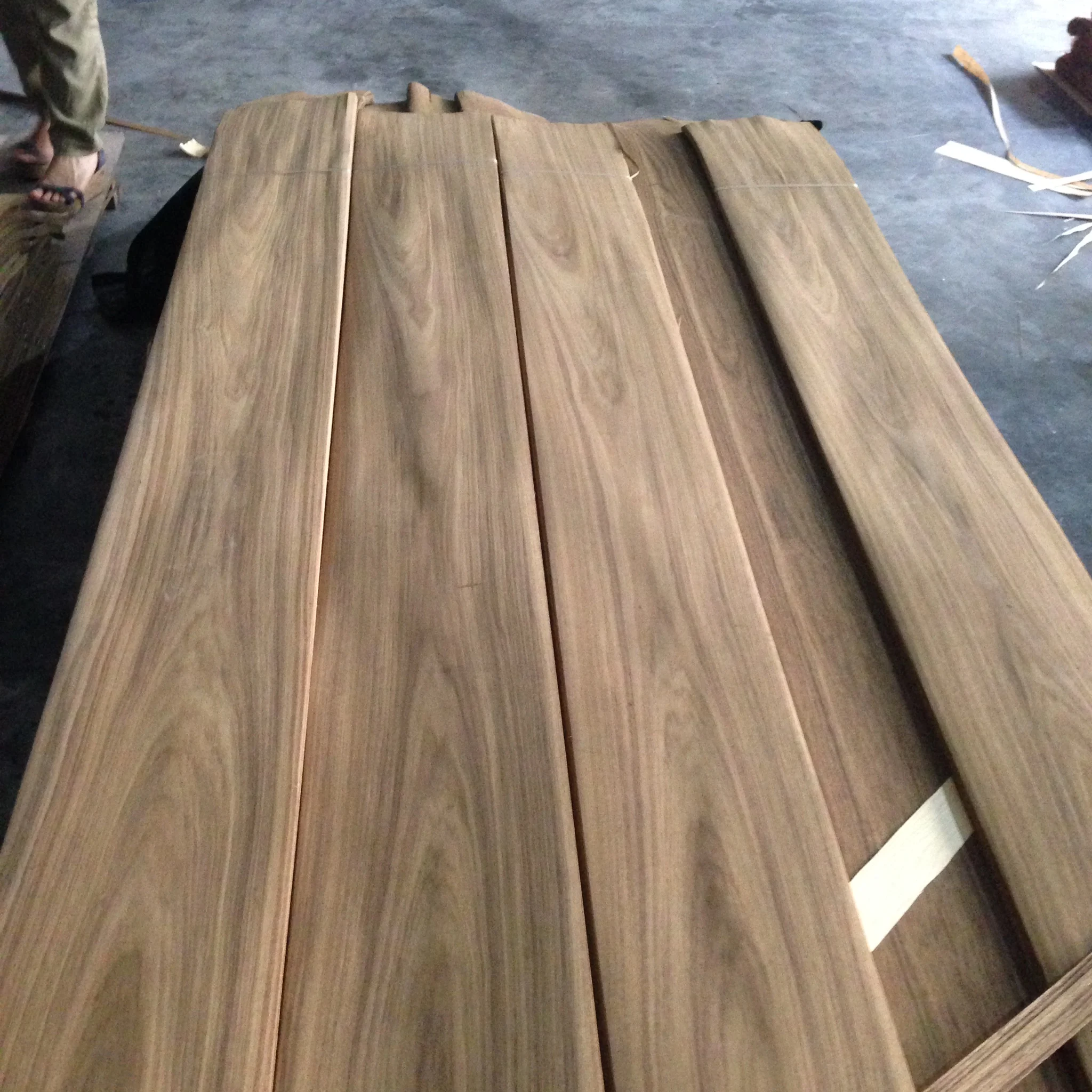High Quality Burma Teak Veneer for Doors Light Color