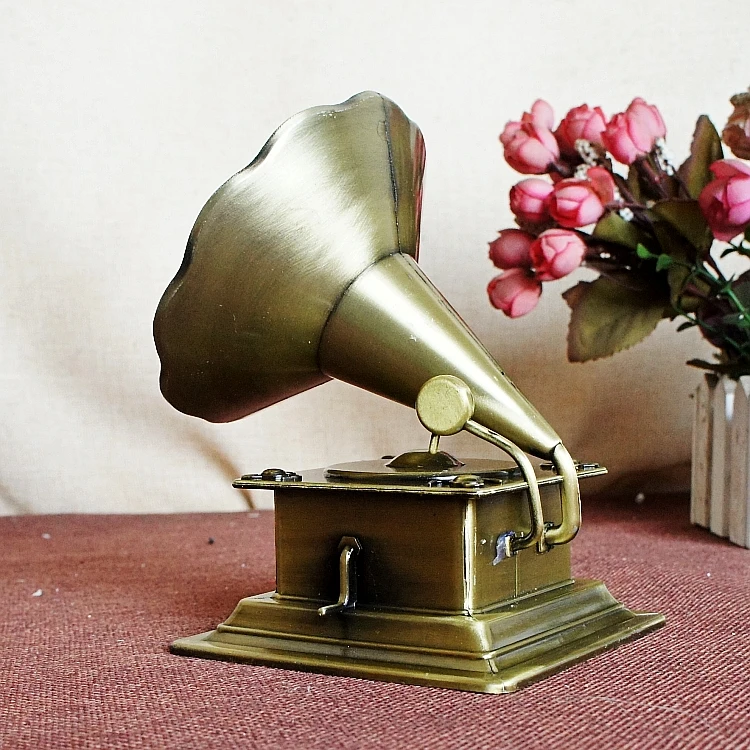 Modern Gramophone Metal Crafts Creative Antique Phonograph Model for Living Room Decoration
