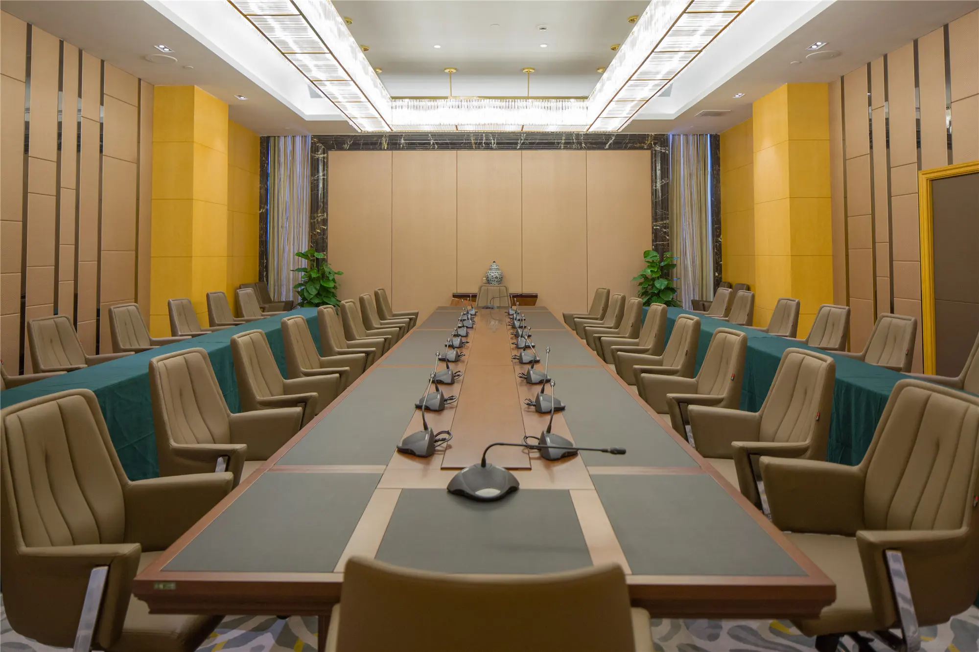 Customized Luxury MDF 30 person conference meeting table with socket
