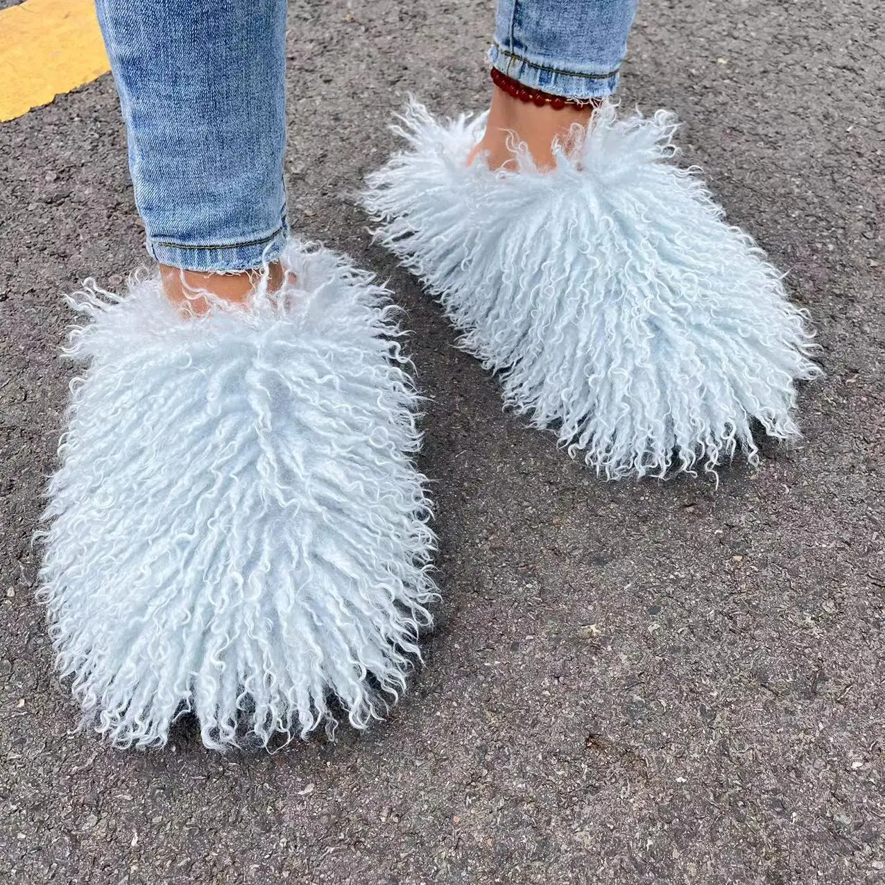 Wholesale Autumn Winter Women Fuzzy Flat Slides Fashion Luxury winter shoes Soft Fluffy Faux Mongolian Wool Fur Slippers