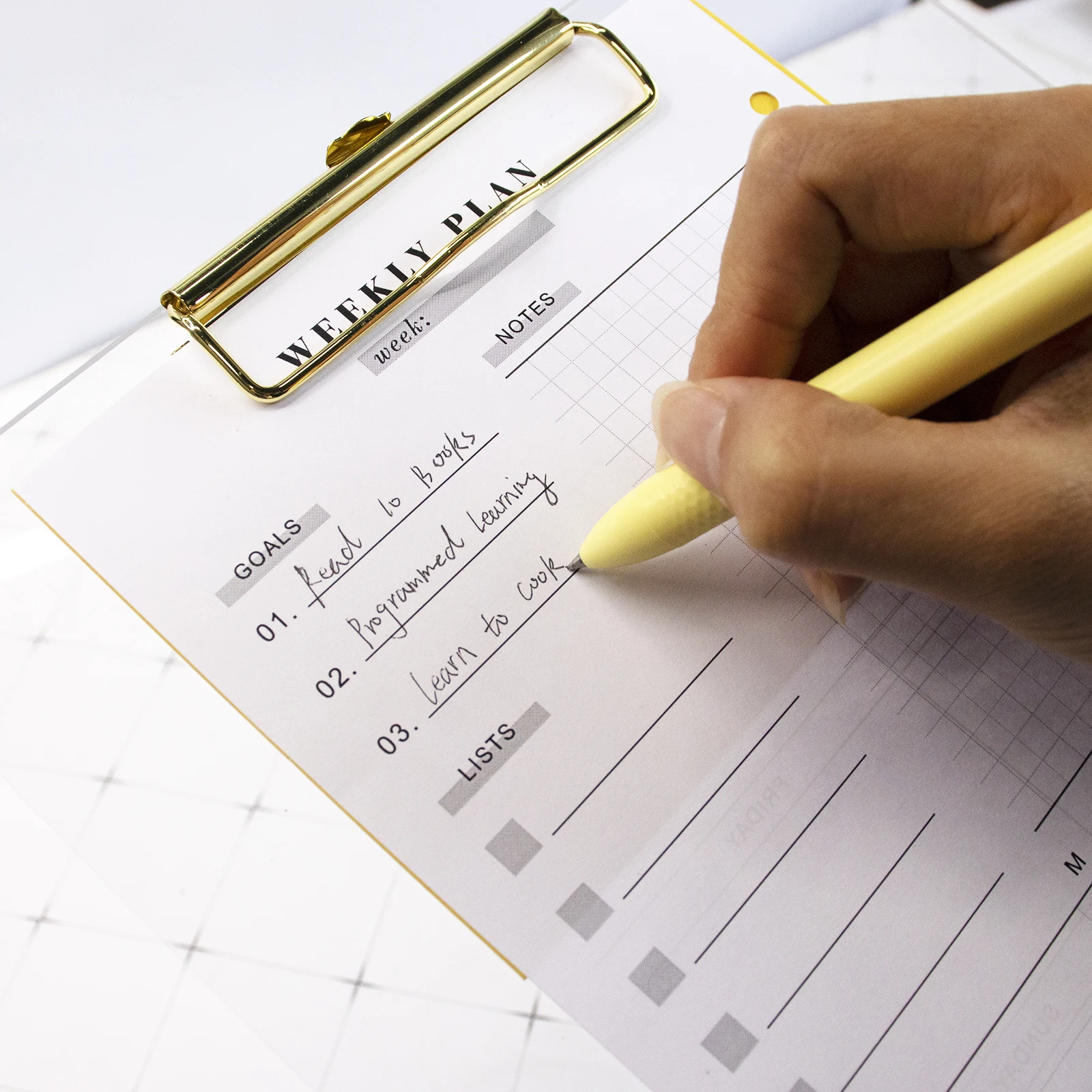 Custom Designed Office Stationery A4 Clear Color Acrylic Clipboard with Gold Binder clip