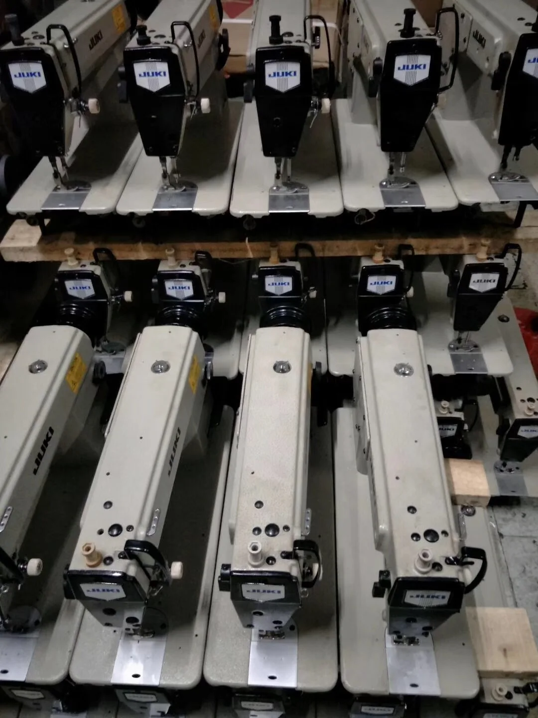 Used Jukis DDL-5550 good condition Single Needle Lockstitch Machine For medium-weight materials