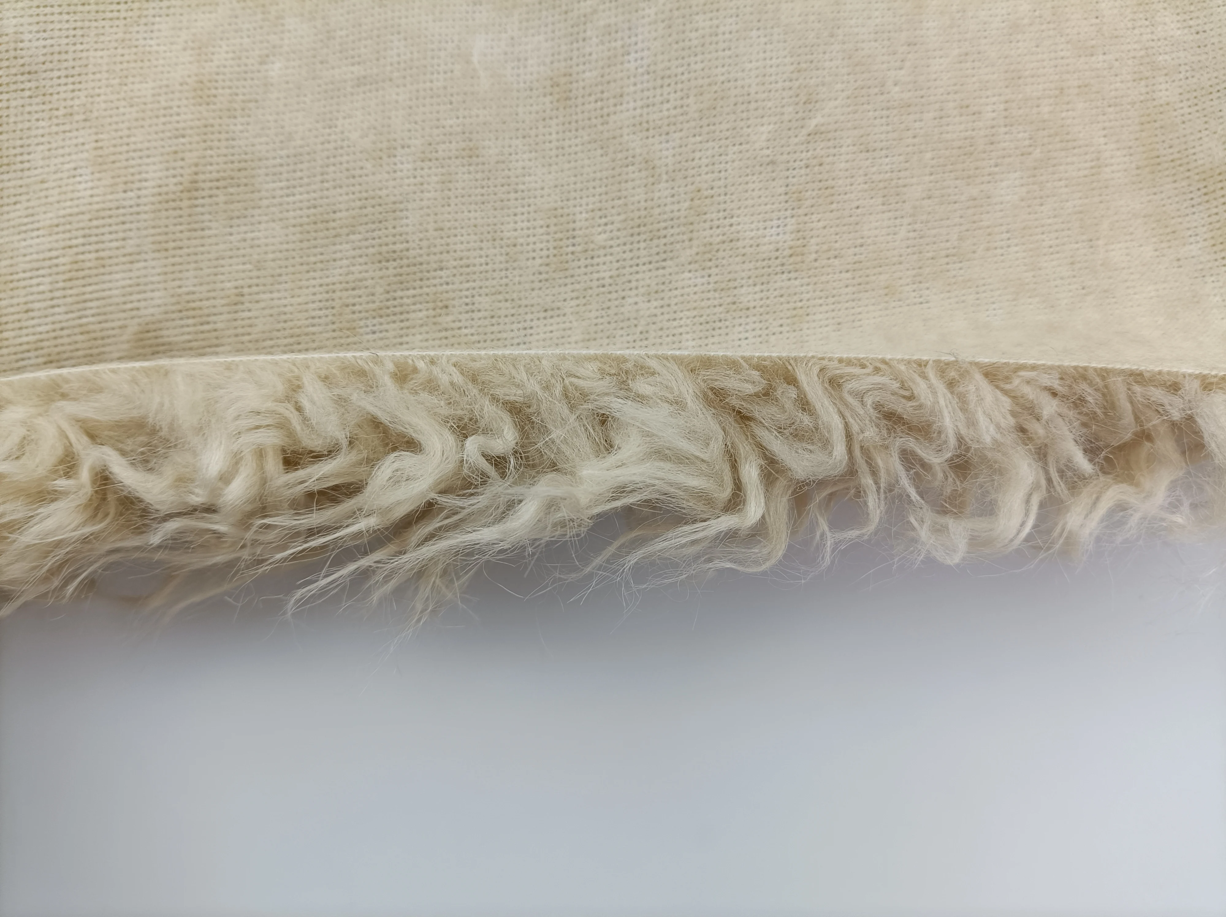 Elegant Long Pile Curly Faux Fur High Pile Imitation Sheep Fur Fabric for Bag/Collar/Overcoat