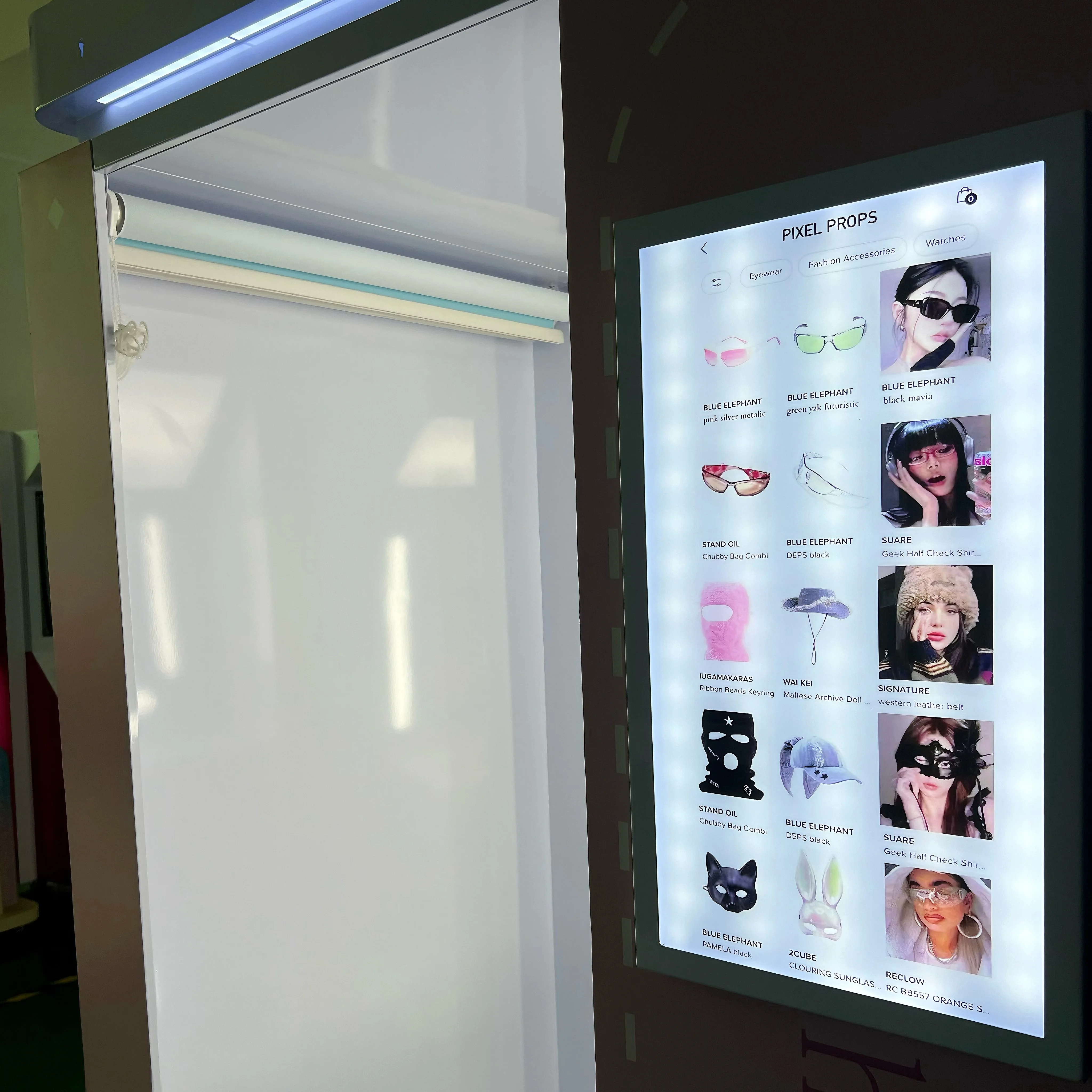 JLJ mirror photo booth machine touch screen self service instant print with printer and camera magazine photo booth machine