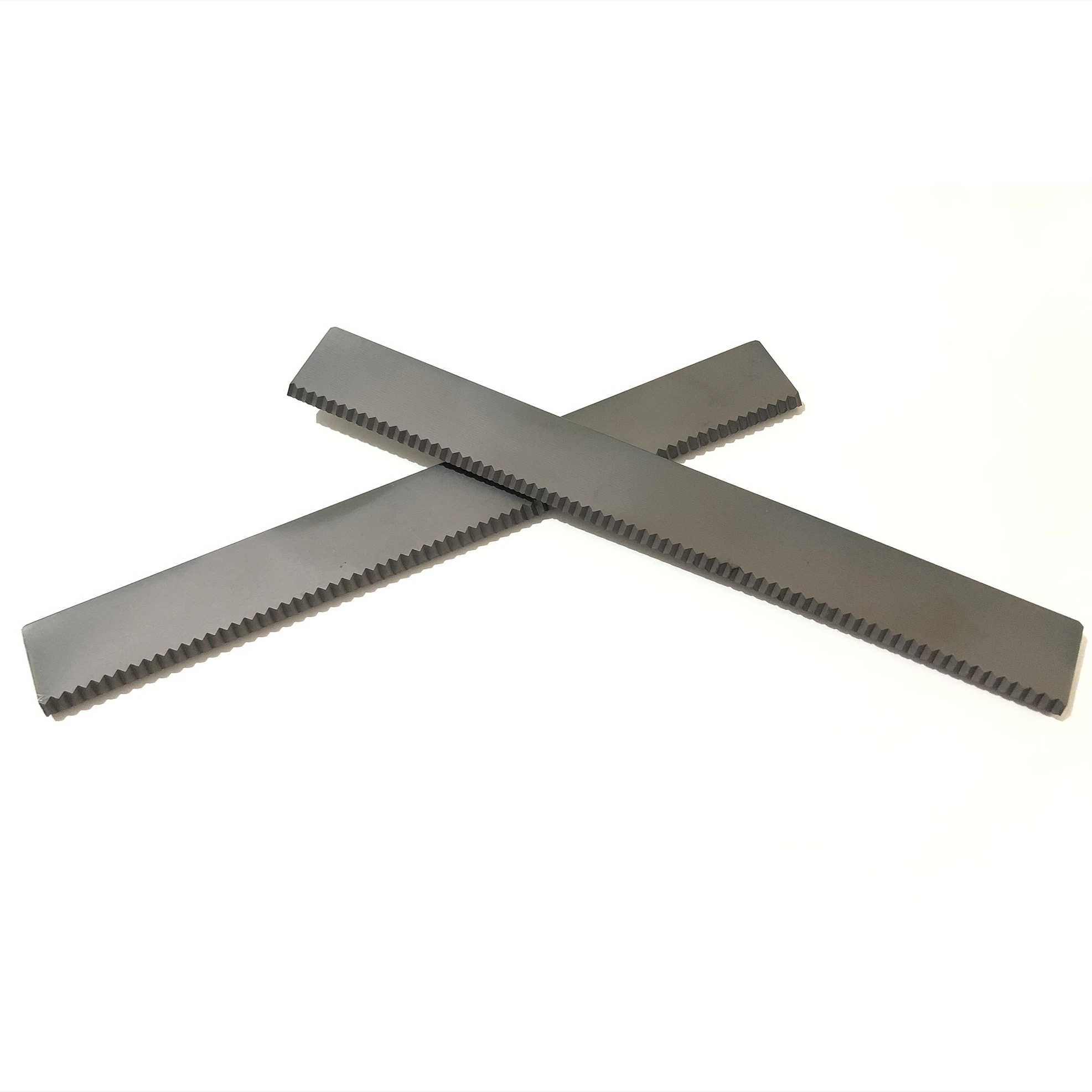 Упаковочная машина с длинным зубчатым ножом, режущим лезвием, упаковочная машина