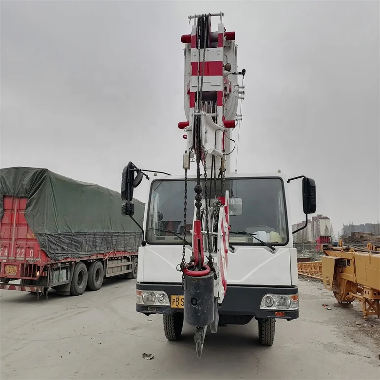 Second-hand zoomlion crane 30 ton 25 ton in excellent condition and quality cheap for sale