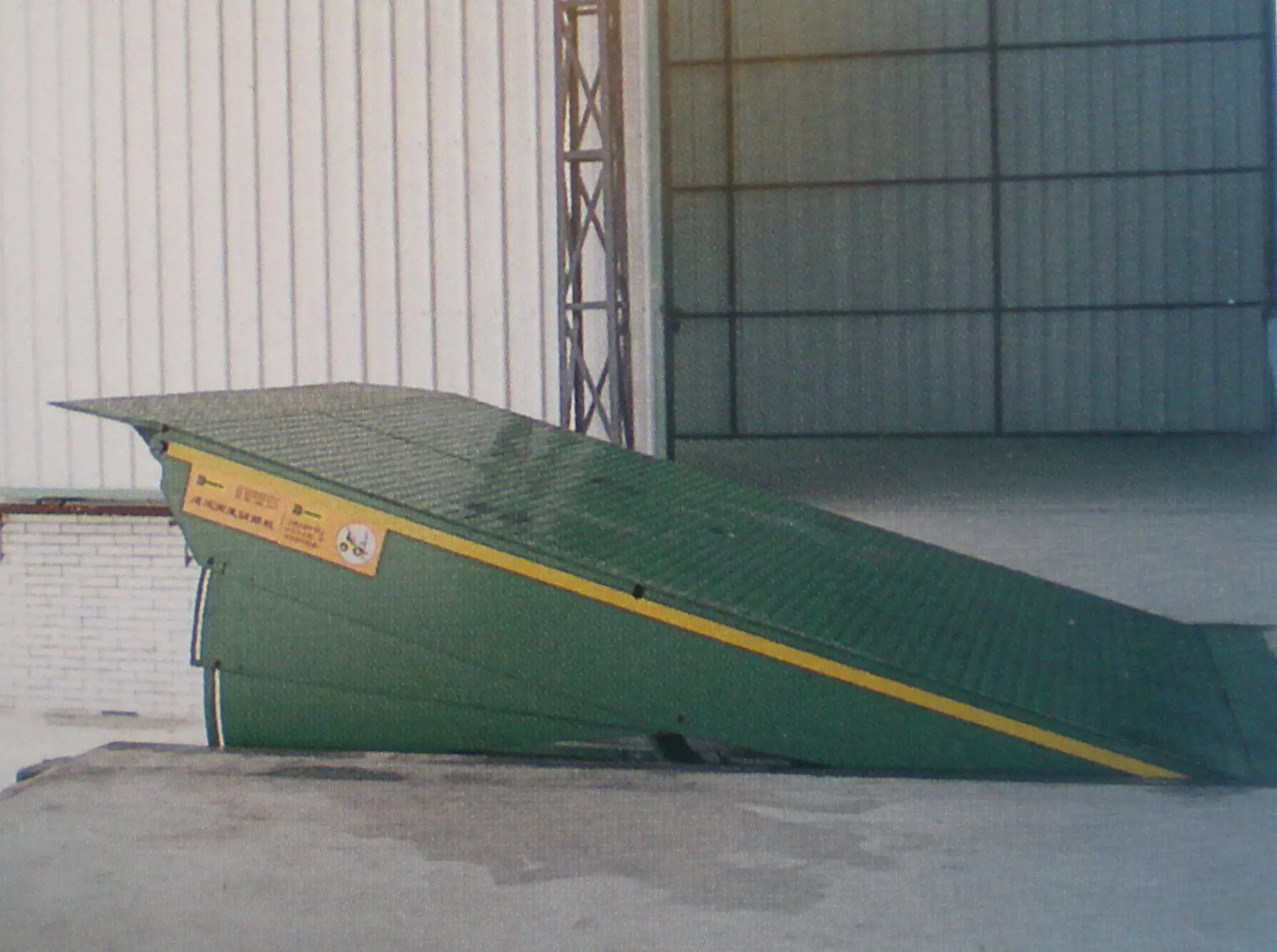 Factory Direct Sale Loading Dock Ramp Leveler Lift Table