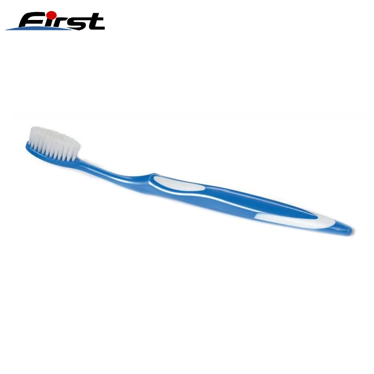 
 Недорогая нейлоновая пластиковая зубная щетка для взрослых  