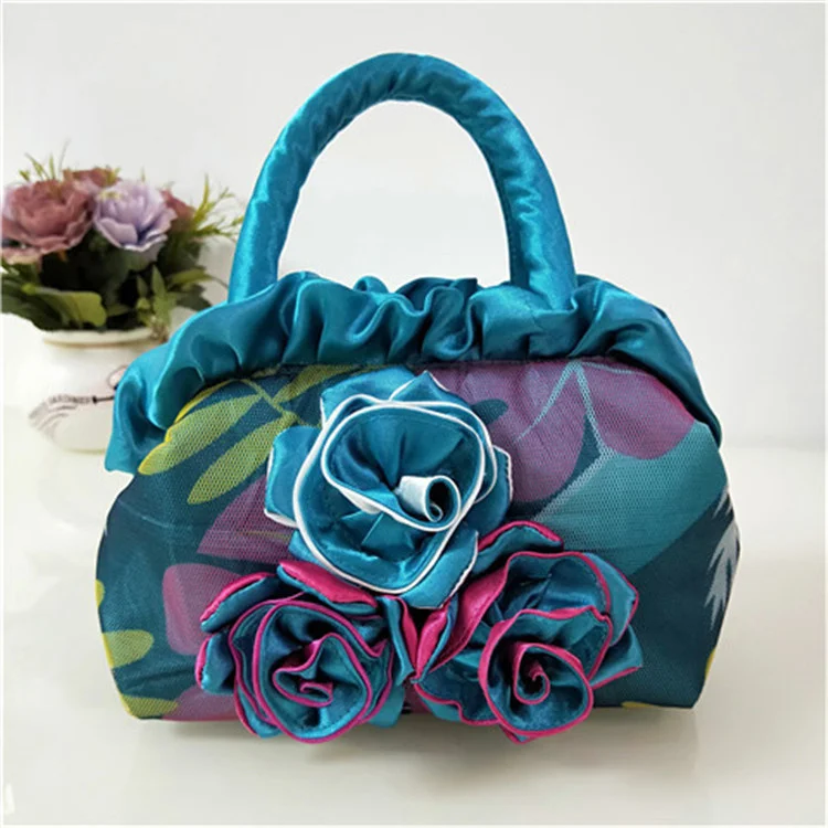 TLB-8R006   Handmade flower handbag ethnic embroidery vintage lady satin zipper makeup bag portable travel bag 2022