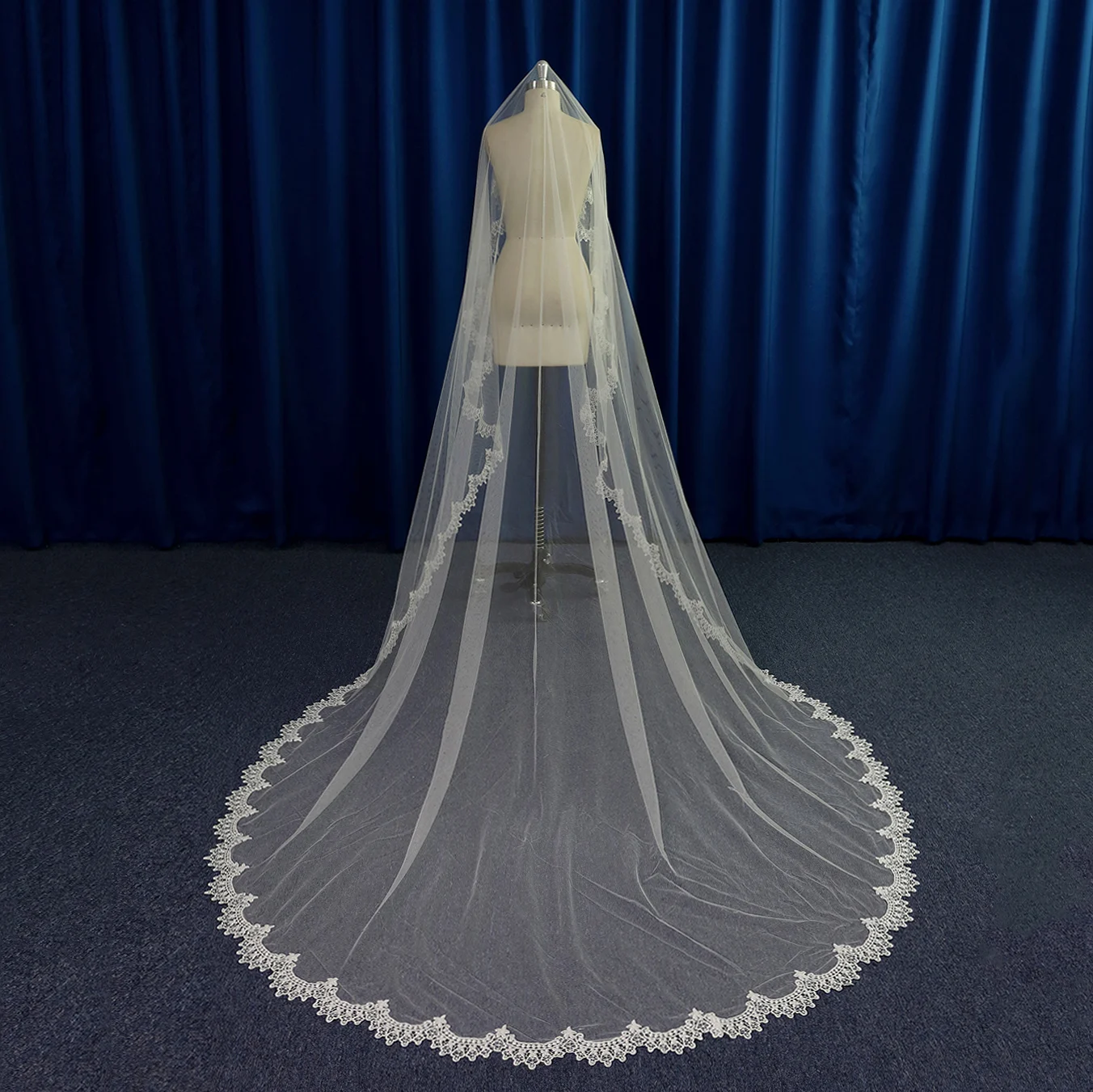 Long veils for wedding bridal brides with lace appliques