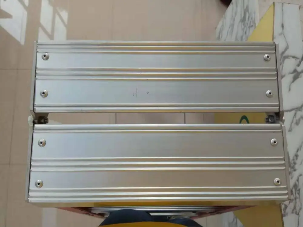 Fiberglass Double Step Ladder With EN-131