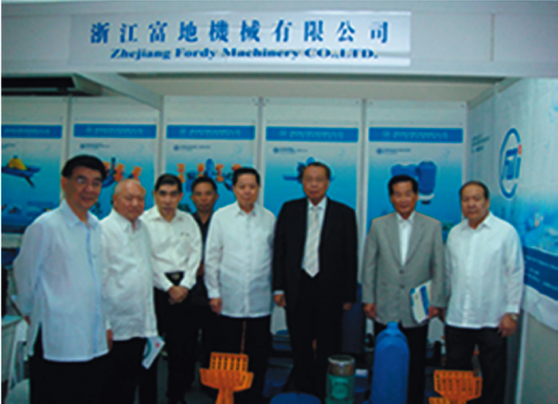 High Speed 3.5 HP 2.6 KW 8 Impeller Paddle Wheel Aerator Aquaculture Machines