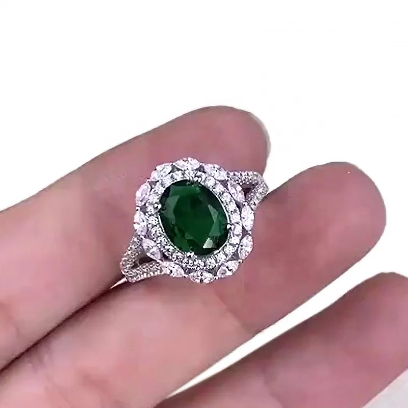  Кольцо из серебра 925 пробы с зеленым изумрудом в форме