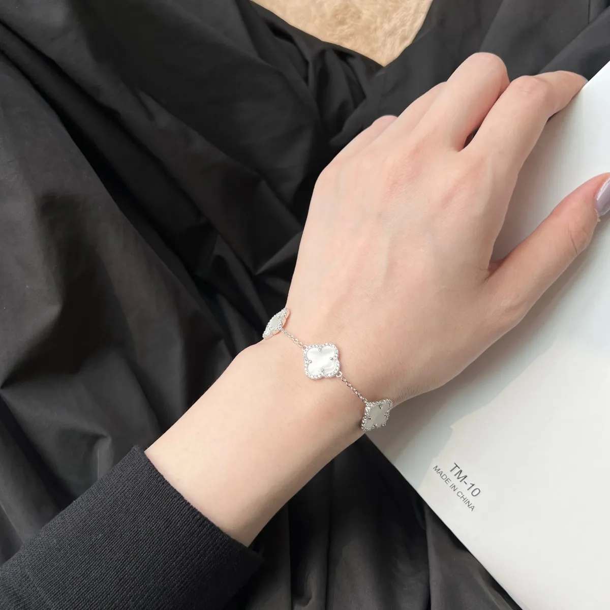 Dylam Hot Sale Lucky Four Leaf Clover Bracelet S925 Silver Jewellery Charm White Shell 5A Cz Cubic Zirconia Bracelets For Women