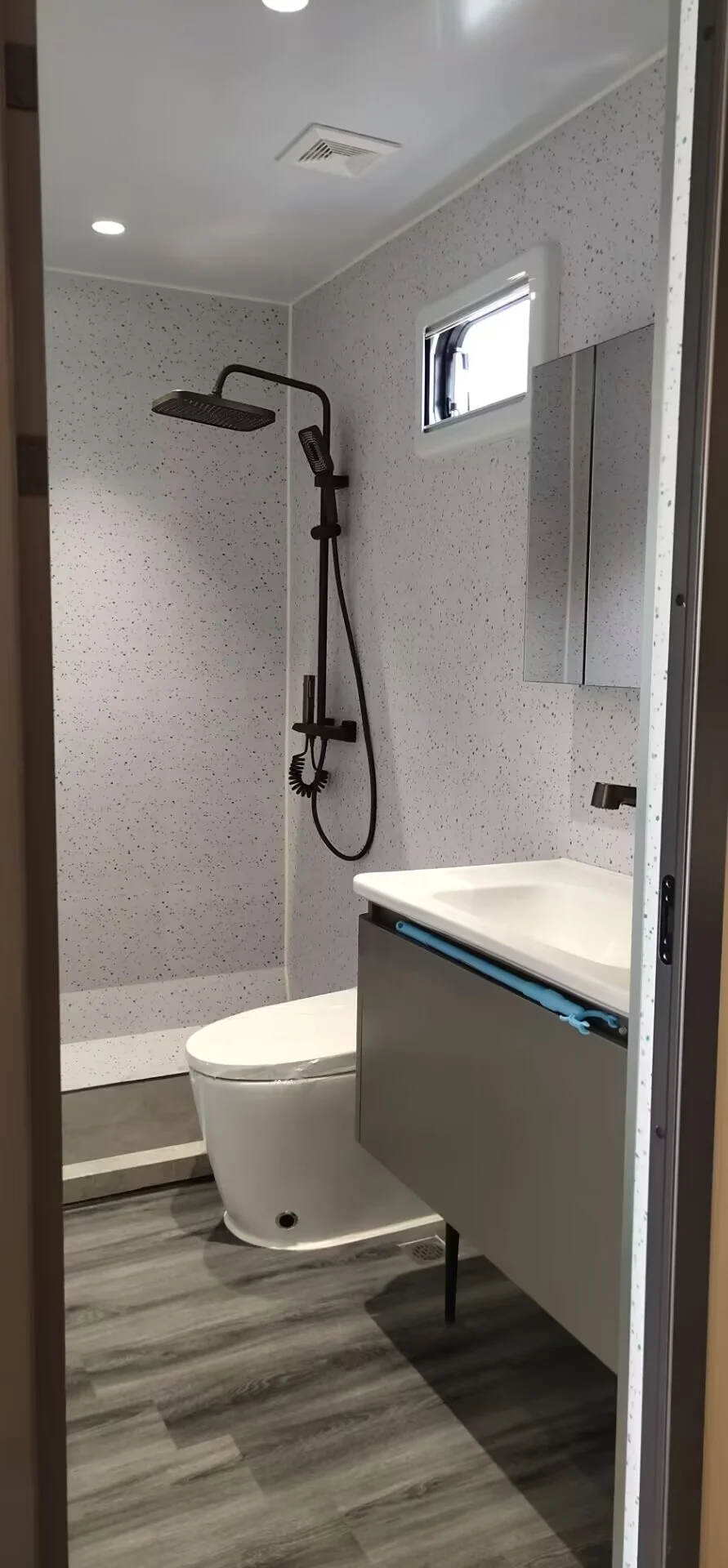 Mobile Cabin Prefab Tiny Smart Home with furniture fully designed interior for living and working tiny house cabin