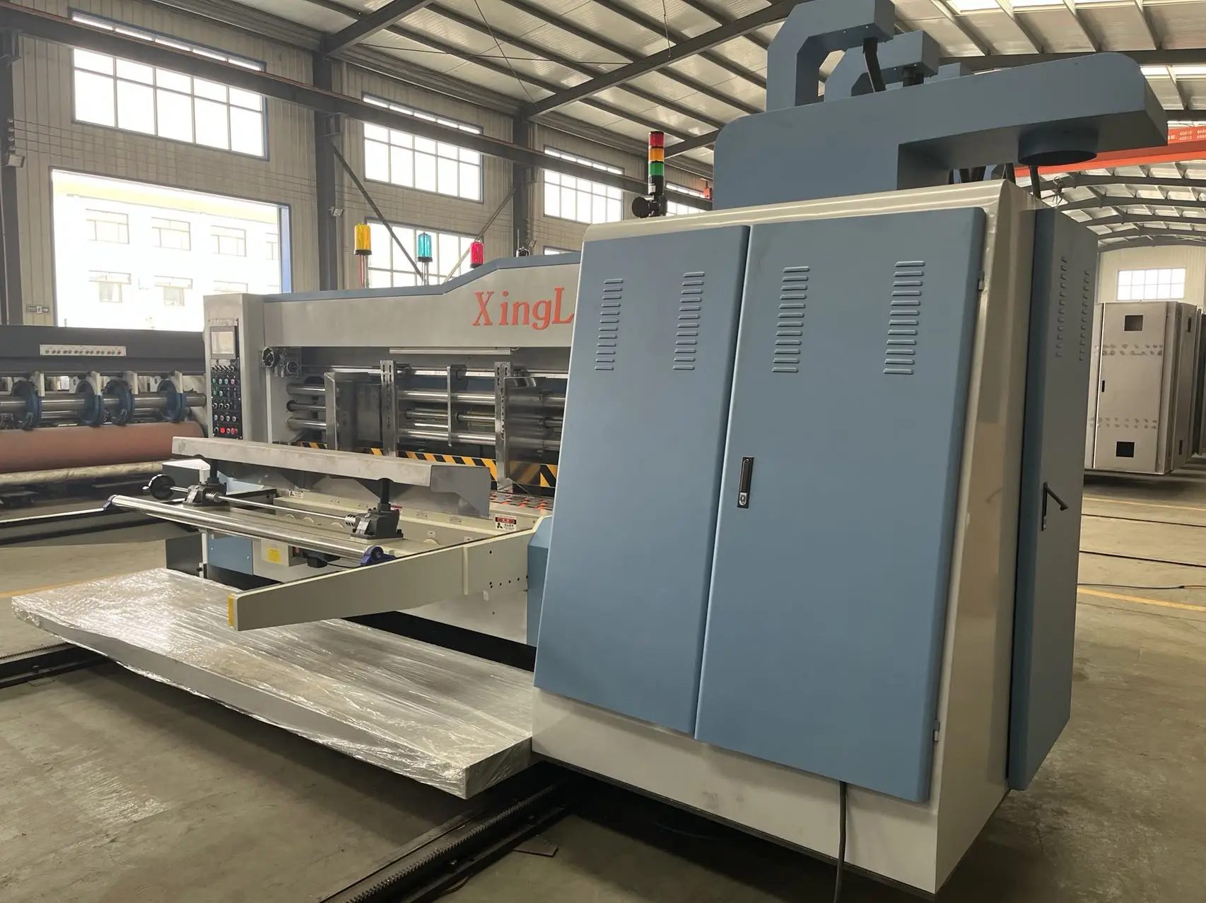 best quality corrugated cardboard printing machine with die cutting slotting to make carton box