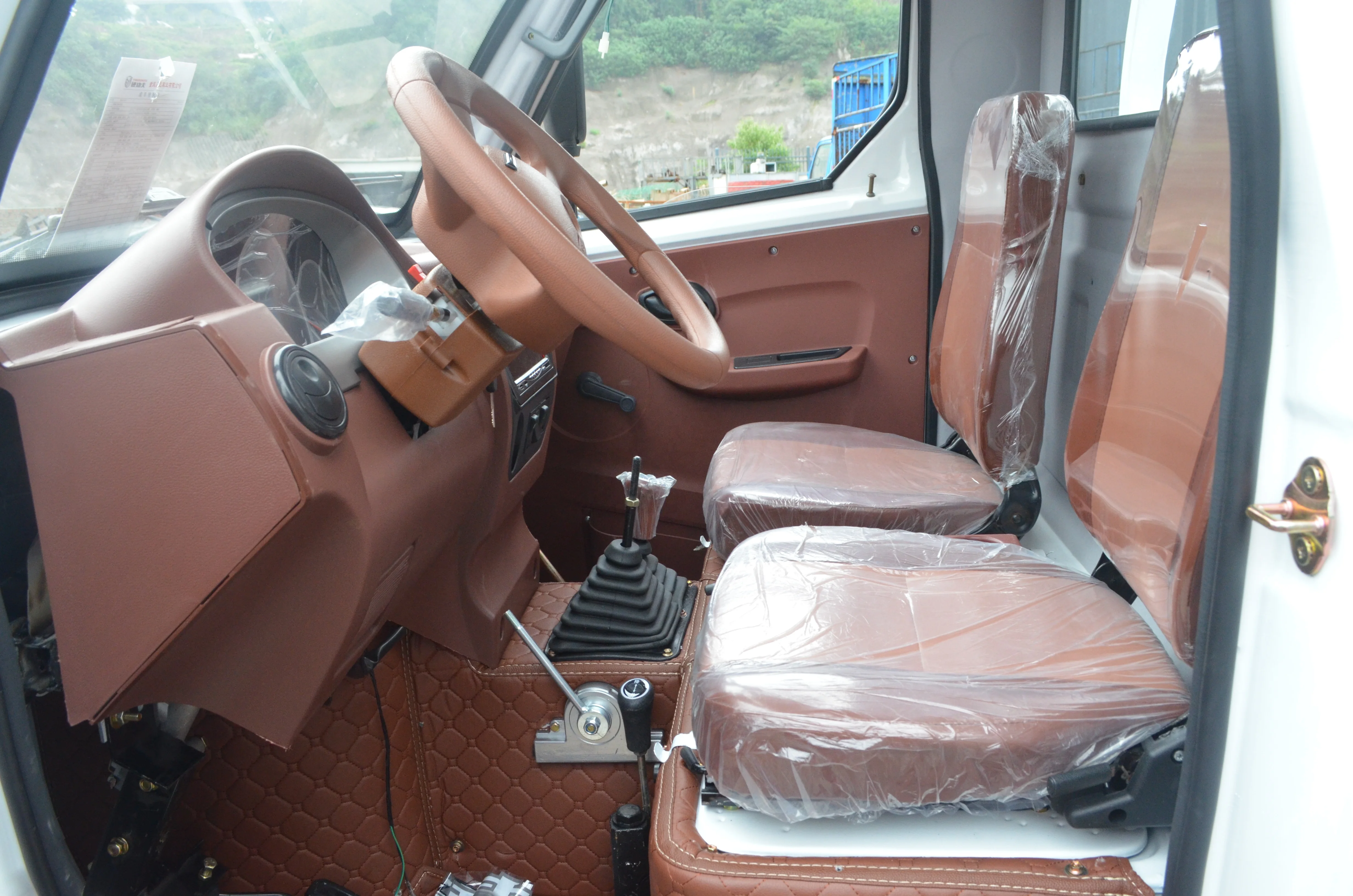 big capacity engine three wheel motorcycle/cargo tricycle with cabin