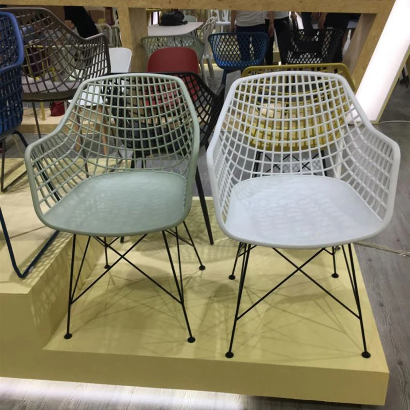 New Product Hot Sale Molding Chairs Mesh Back Pp Seat Cheaper Price Plastic Chair with Metal Frame Legs Dining Chair Modern