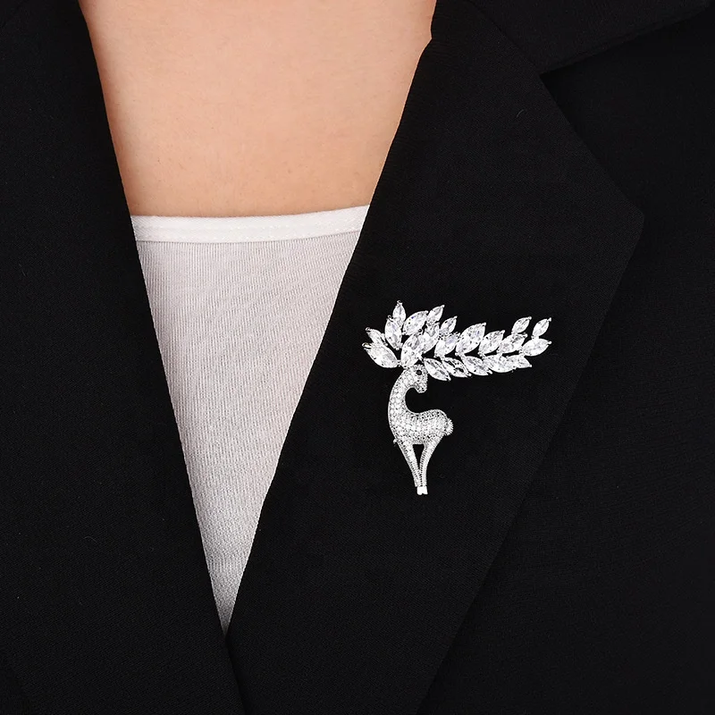 Wholesale womens deer CZ zirconia 18k gold plated brass decorative safe brooches christmas jewelry