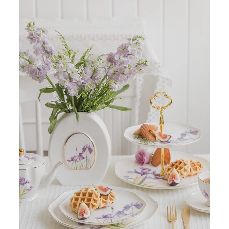 
Gold Rim Luxury Restaurant Dishes Wedding Dinner Plates Purple Fleur-de-lis Design Bone China Ceramic Food Dishes 