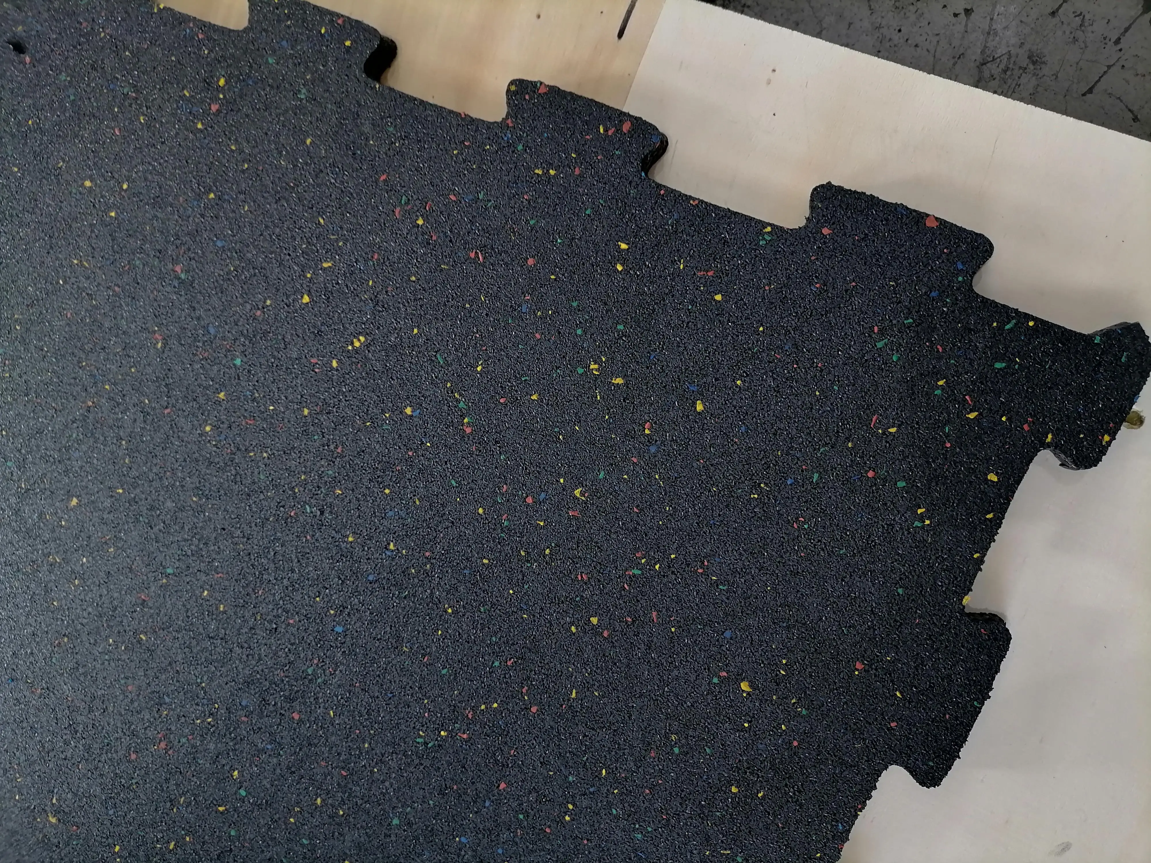 Home and Professional Gym Anti-Fatigue Rubber Mats Protective Flooring for Comfort and Durability