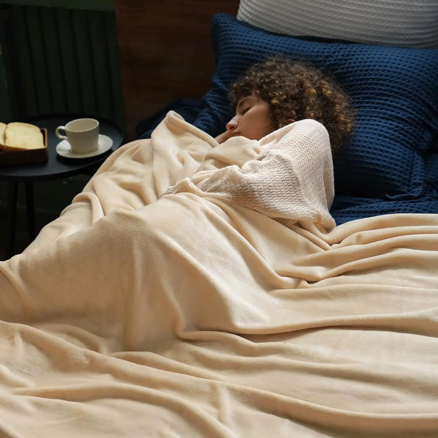 Flannel Throw Blanket,Shaggy Micro Plush Flannel Blanket for Bedroom Dorm,Standard Autumn and Winter Home Wool Blanket