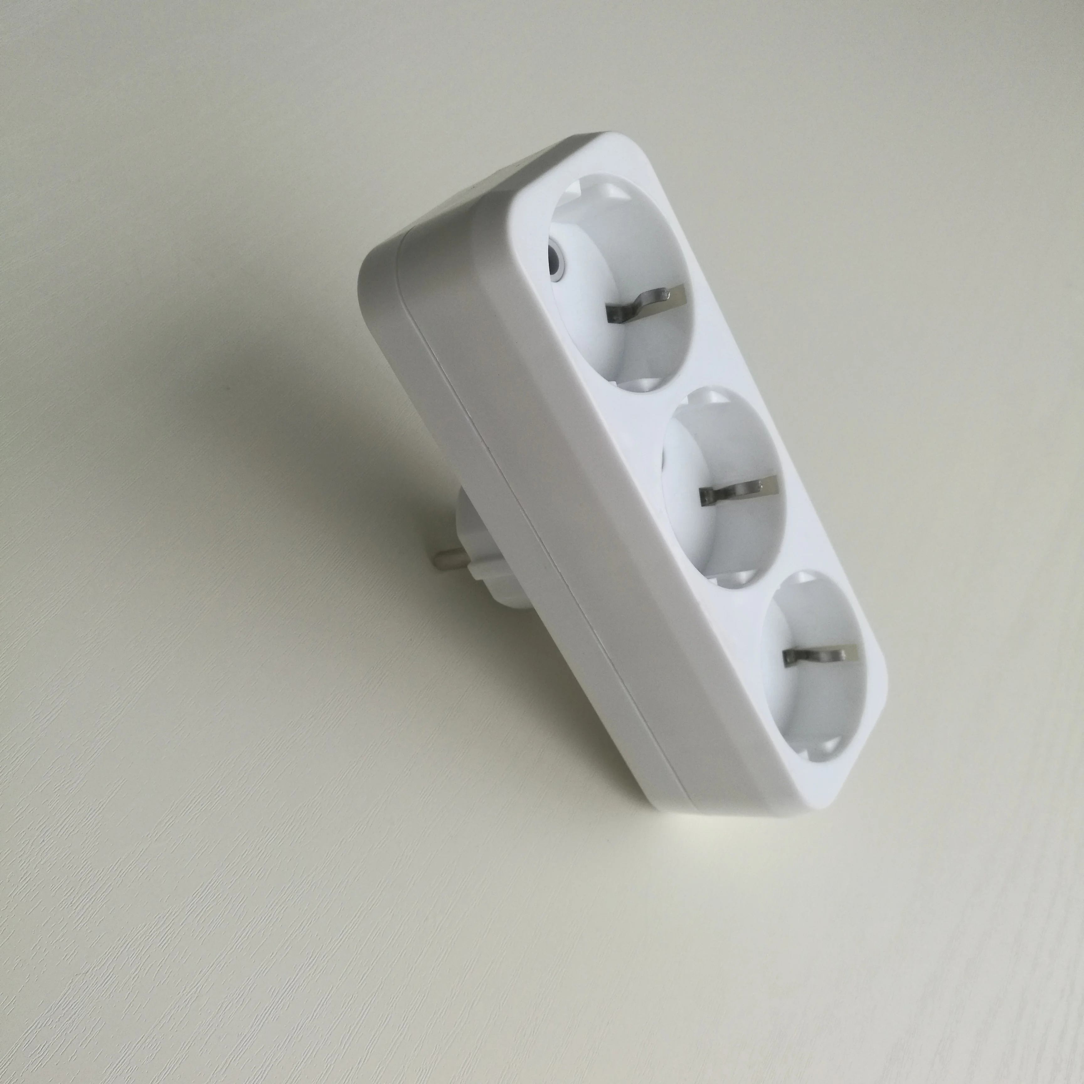 Type 3 Electrical Socket Factory Cost European Adapter Electrical Plug Standard Grounding White PP Material CE, Rohs XH-A1004