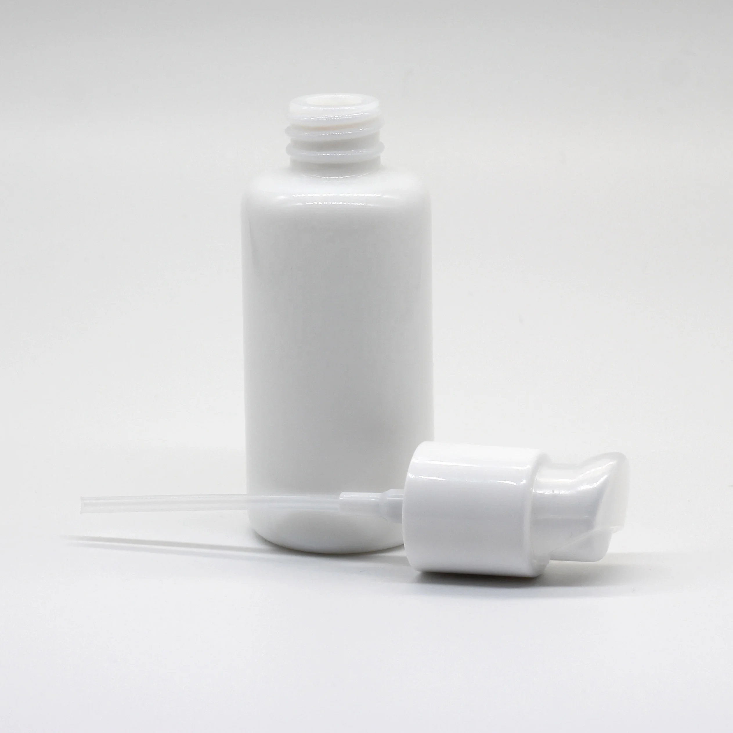 Recyclable skincare packaging 40ml opal glass bottle for serum and toner packaging with treatment pump