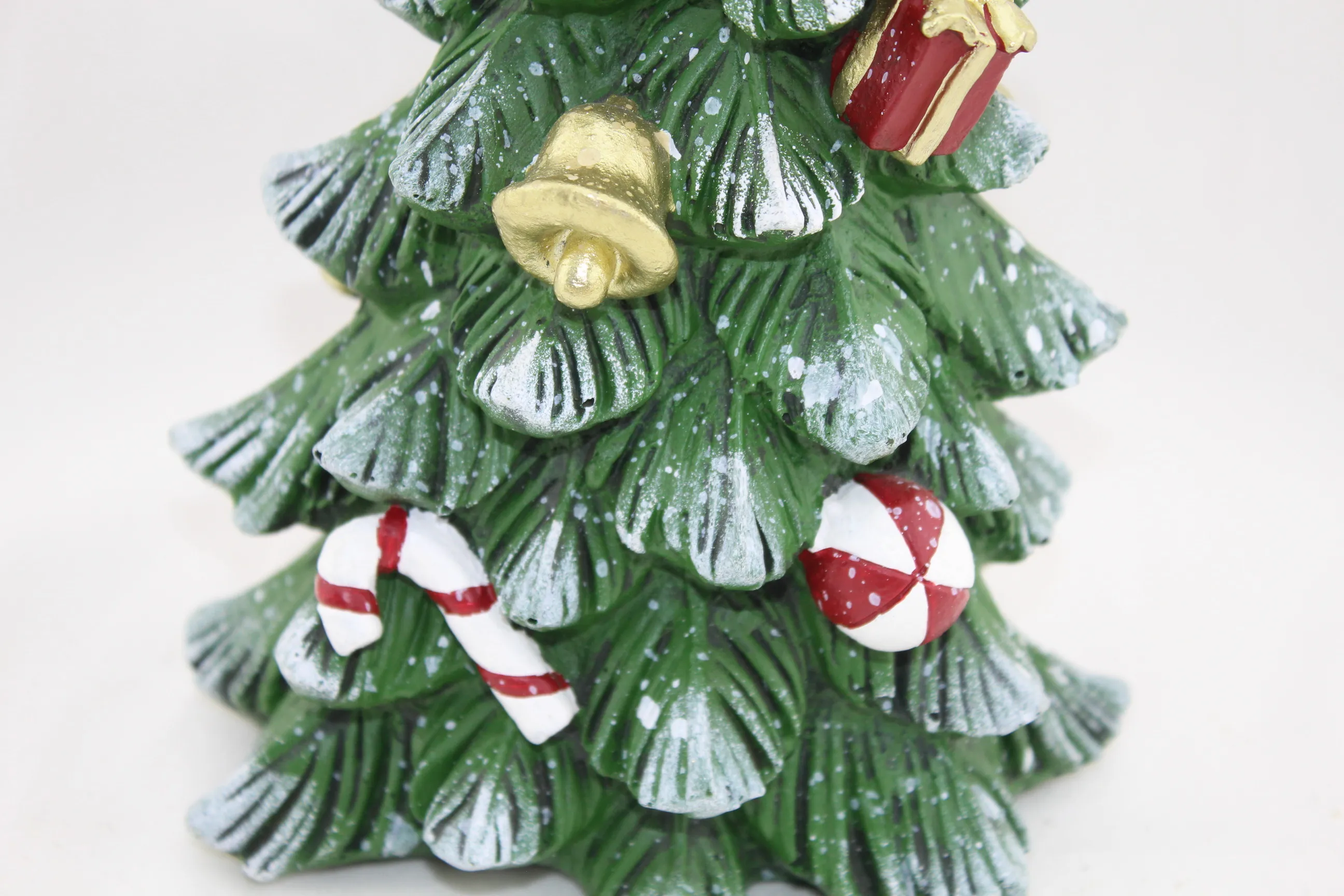 Christmas Decorations Christmas tree,LED Christmas Decorations Made In China Resin Crafts Xmas Tree