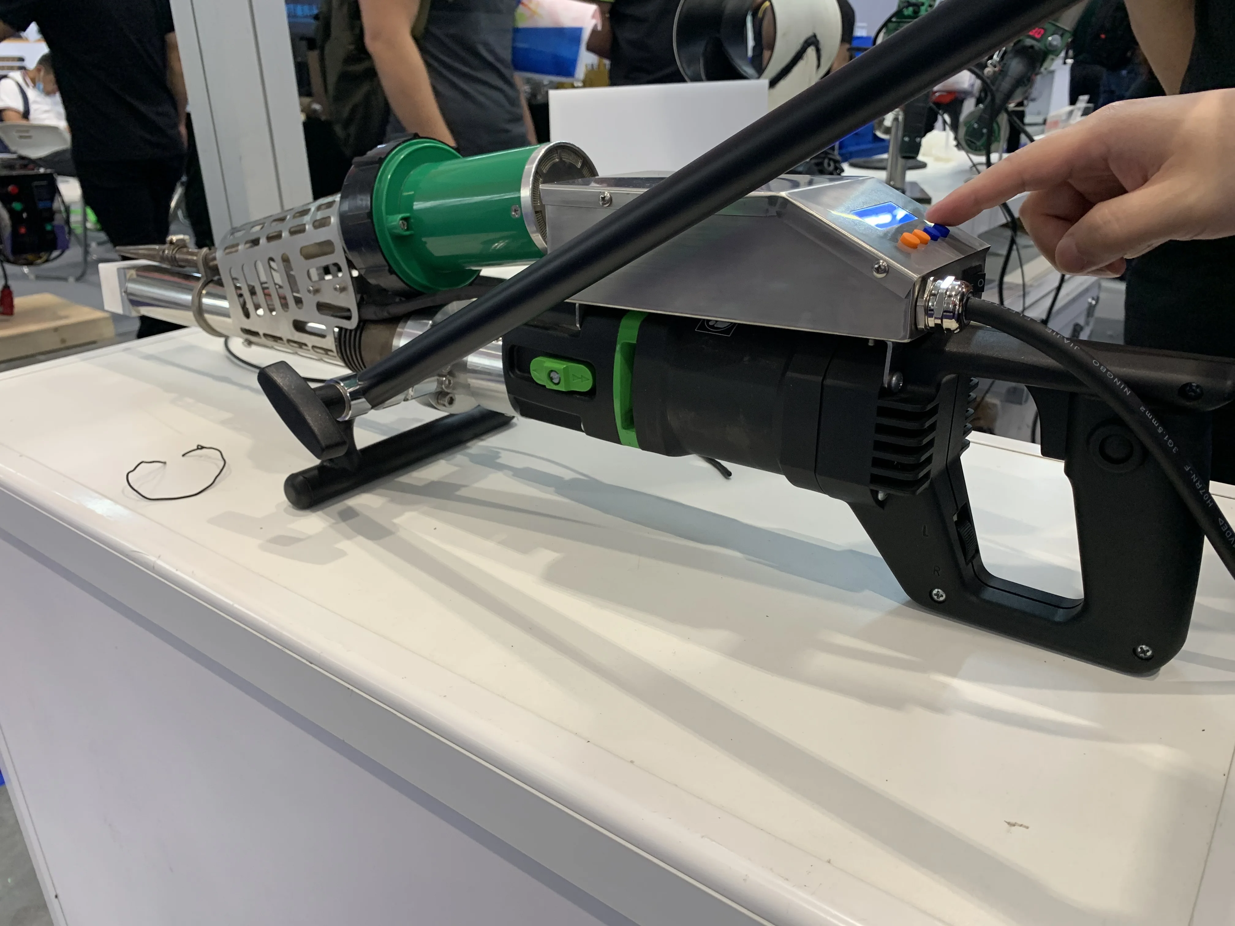 Новый дизайн SWT-NS630A штранг-прессования сварщик Hdpe Экструдер машина с 4 мм и 5 отверстие для подачи eibenstockc двигателя 50/60hz автоматической 800W
