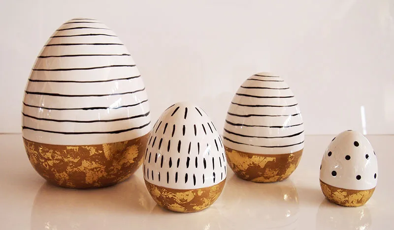 Ceramic easter egg decoration with gold modern design