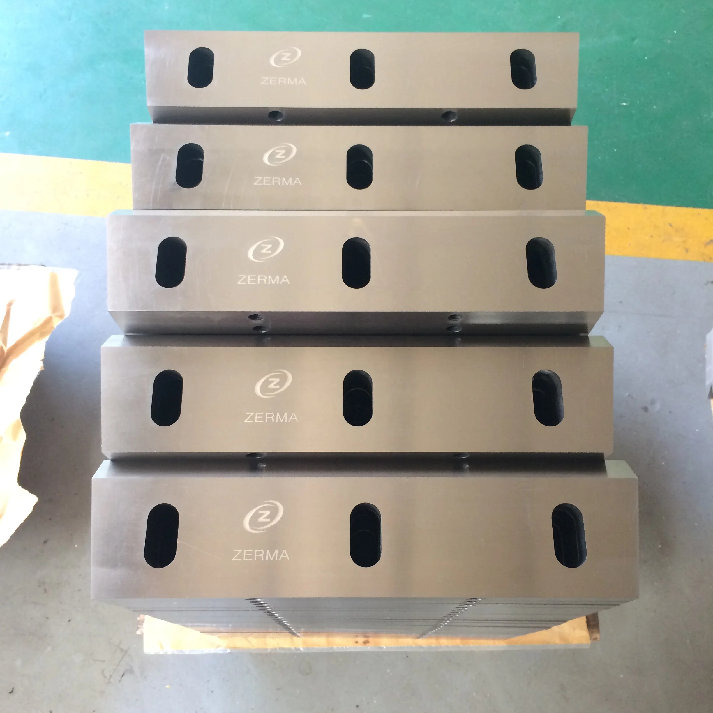 Customized service made in China crusher blade for plastic recycling machine