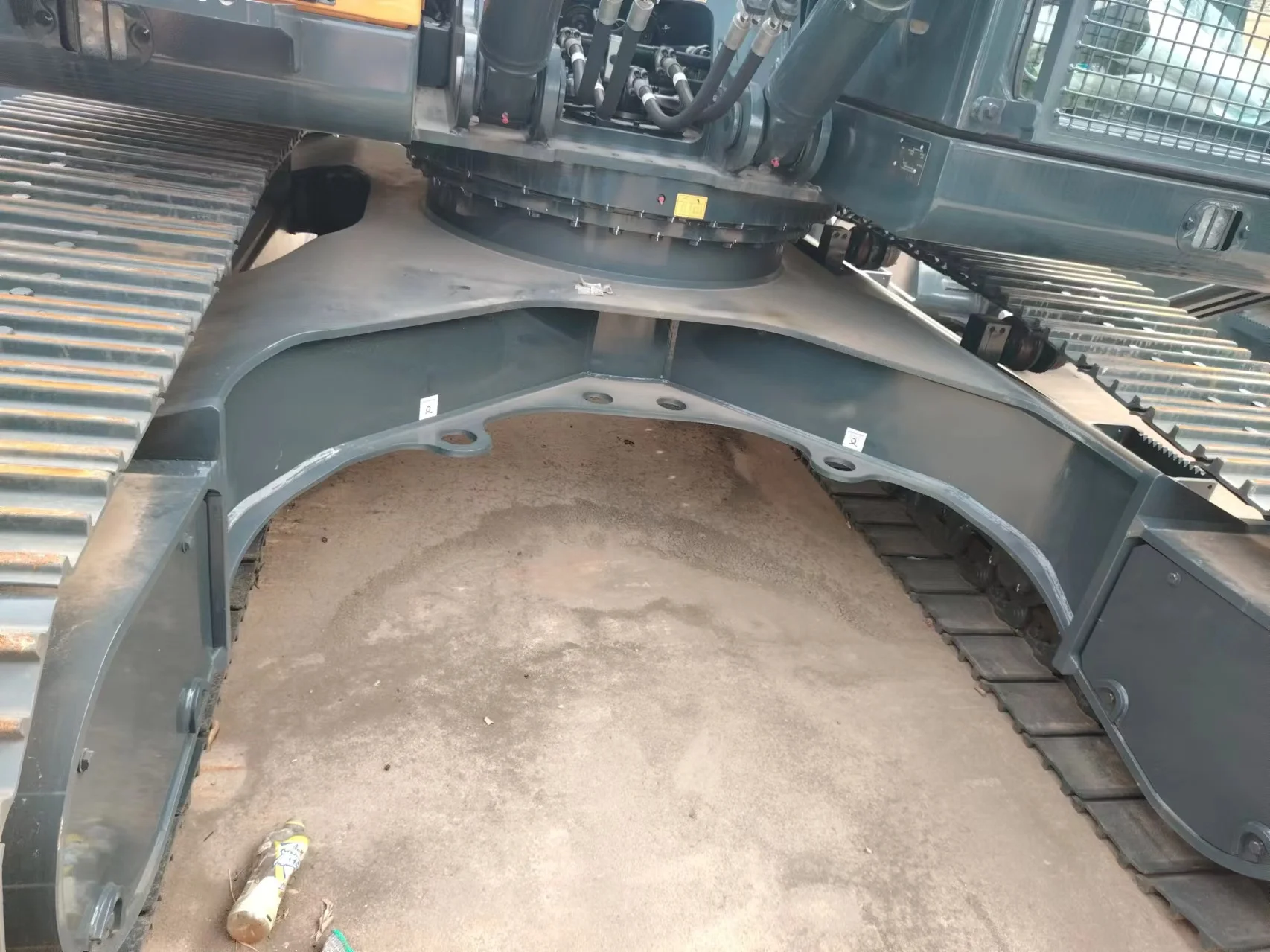 Low Price Promotion   Used Hyundai HX305L Excavator 30TON Used High Quality and Good Condition   in Stock in Shanghai