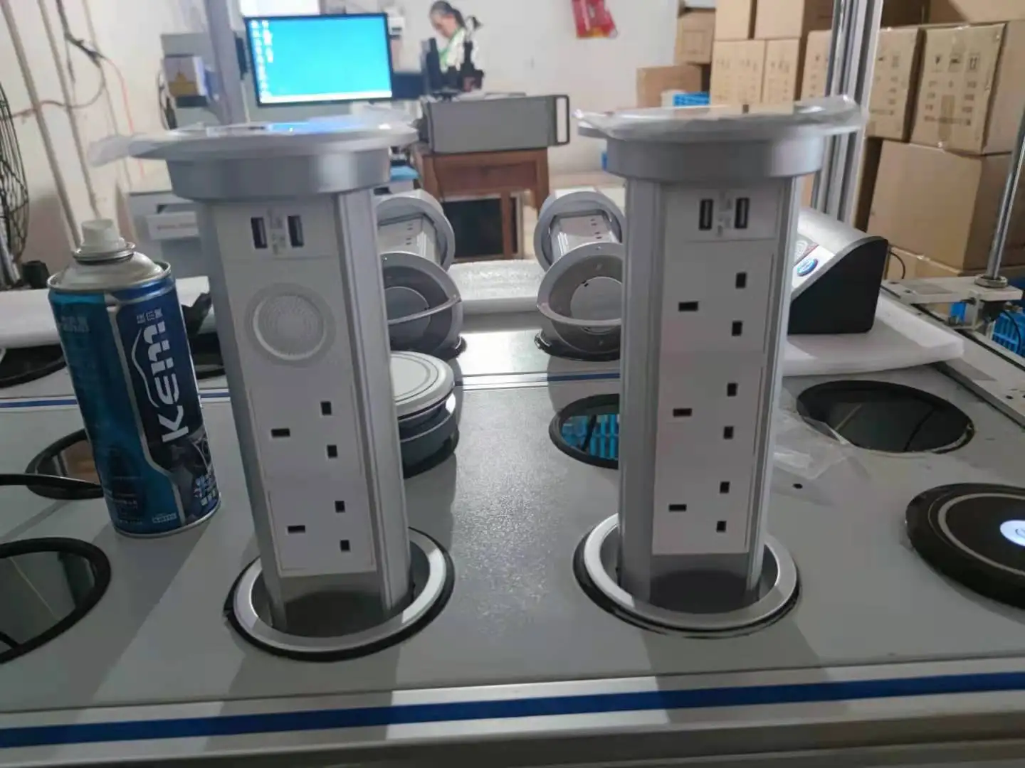 Кухонная настольная столешница Рабочая поверхность моторизованная Выдвижная розетка электрическая выдвижная Великобритания