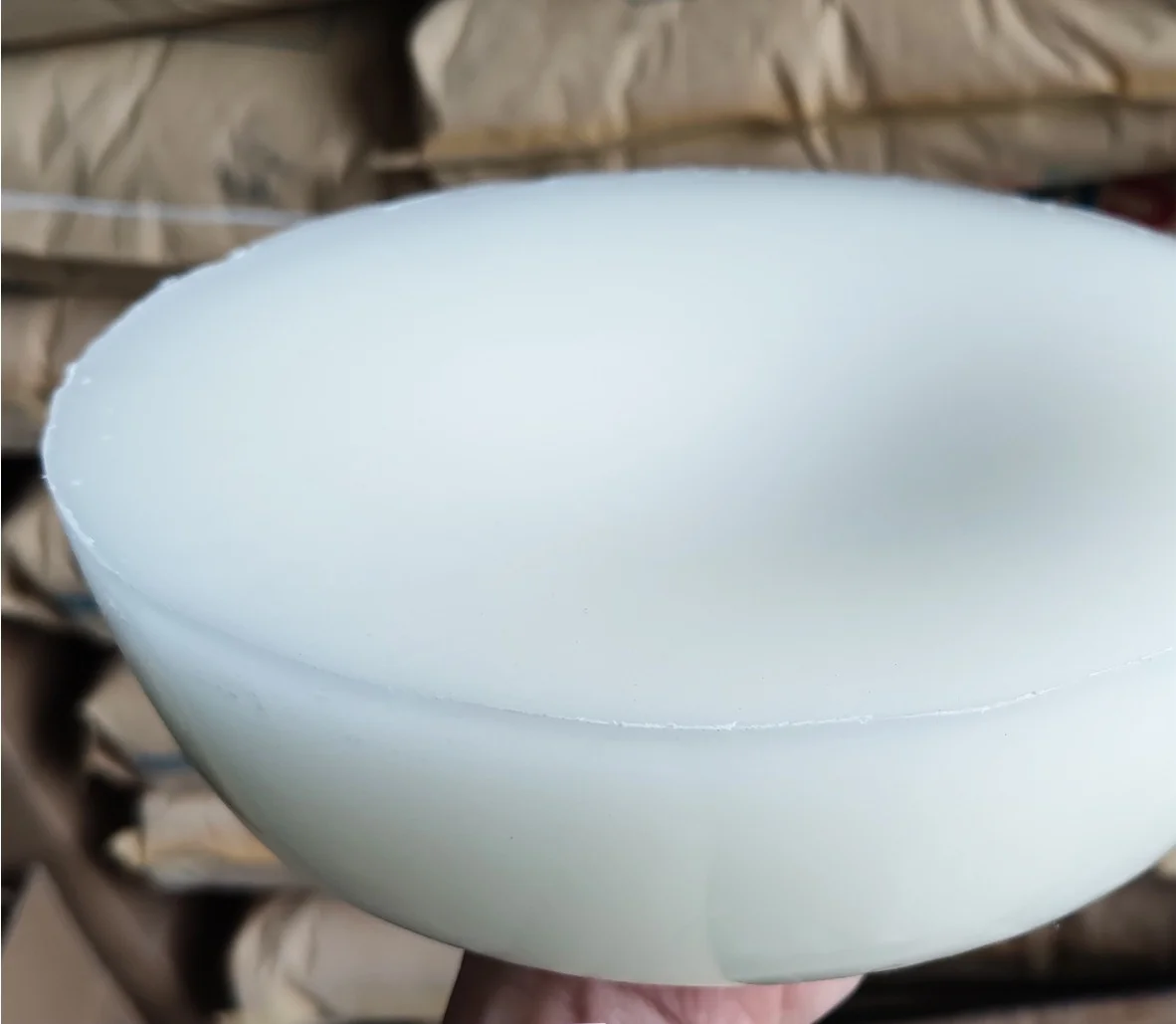 Natural white beeswax bowl-shaped block beeswax lipstick cosmetic candle over-the-line wax