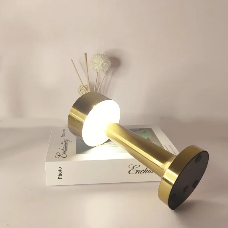 Современная Минималистичная Светодиодная лампа для защиты глаз Usb-зарядка прикроватный Настольный светильник металлический отеля ресторана бара атмосферы настольная