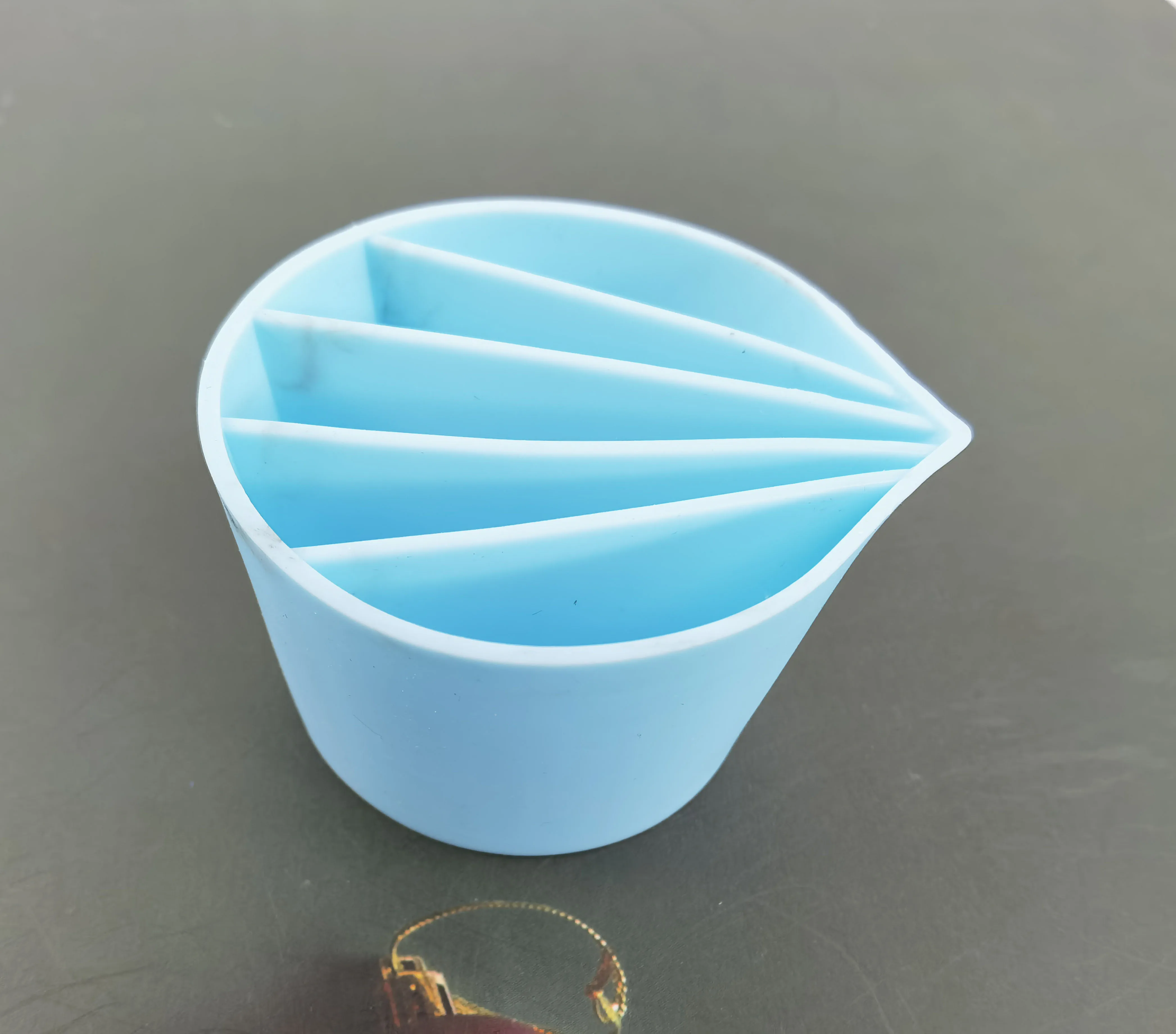 blue color Split Cup for Paint Pouring, Rusable Silicone Split Cup High Quality for Acrylic Paint Resin Pouring DIY Making