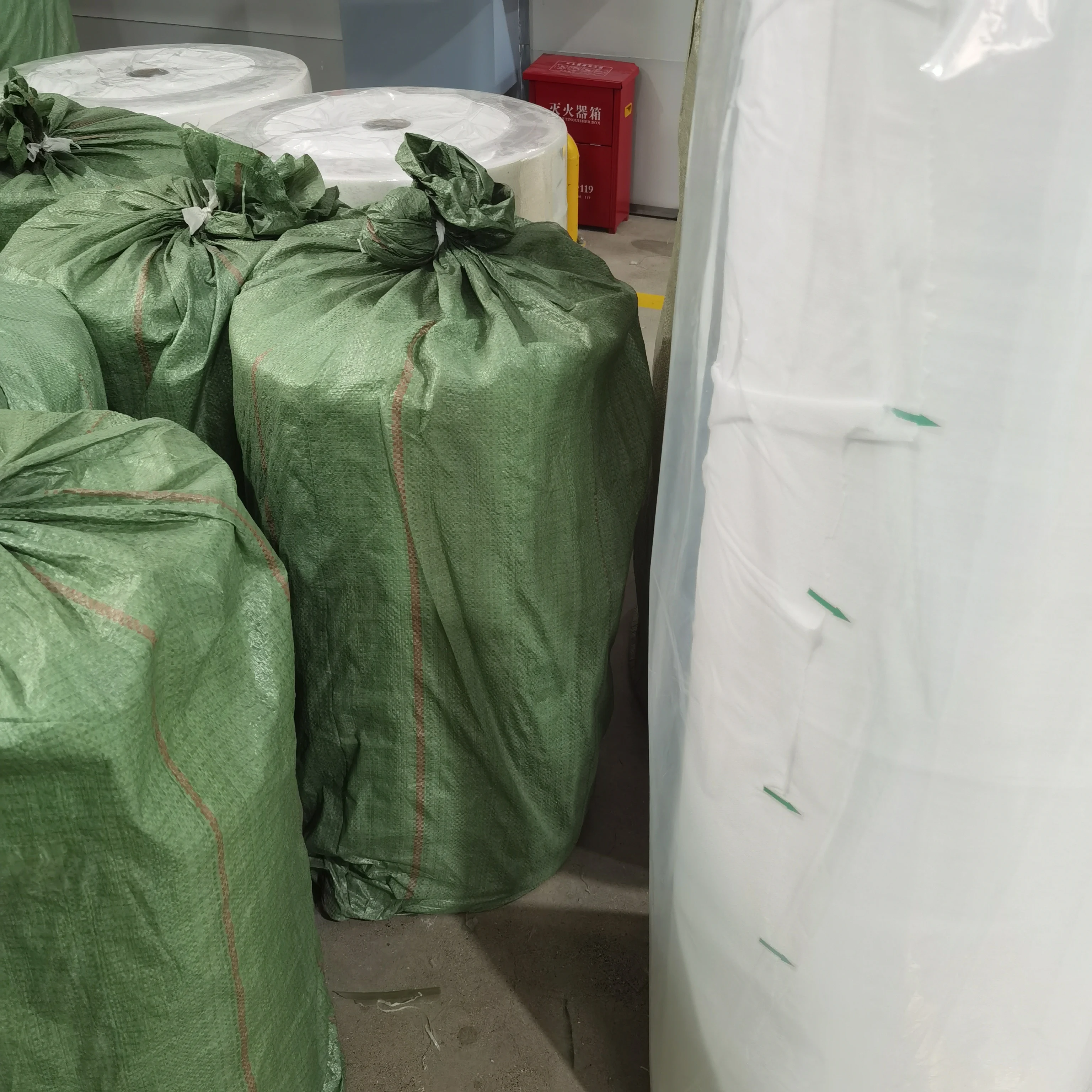 Embossed Spunlace Cleaning Tissue Cross Plain Spunlace Nonwoven Manufacturer  for Home Textile Industry