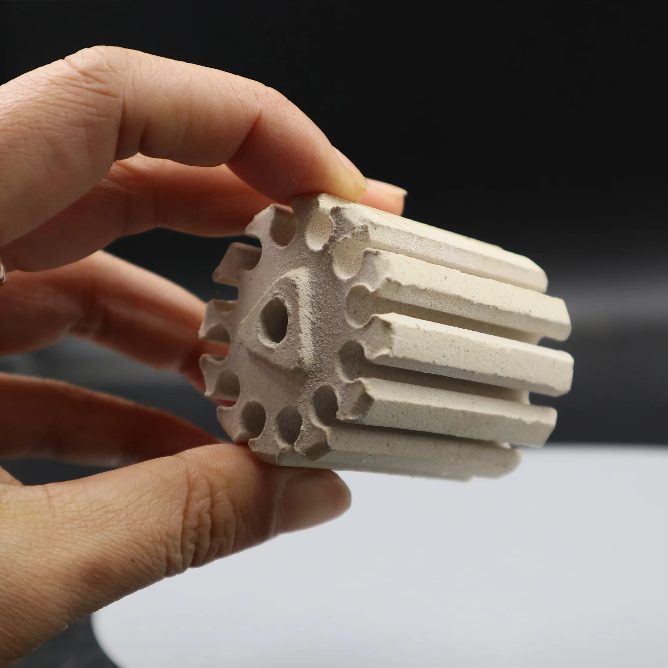 Dry Pressing Insulating Ceramic Heating Element Cordierite Ceramic Core