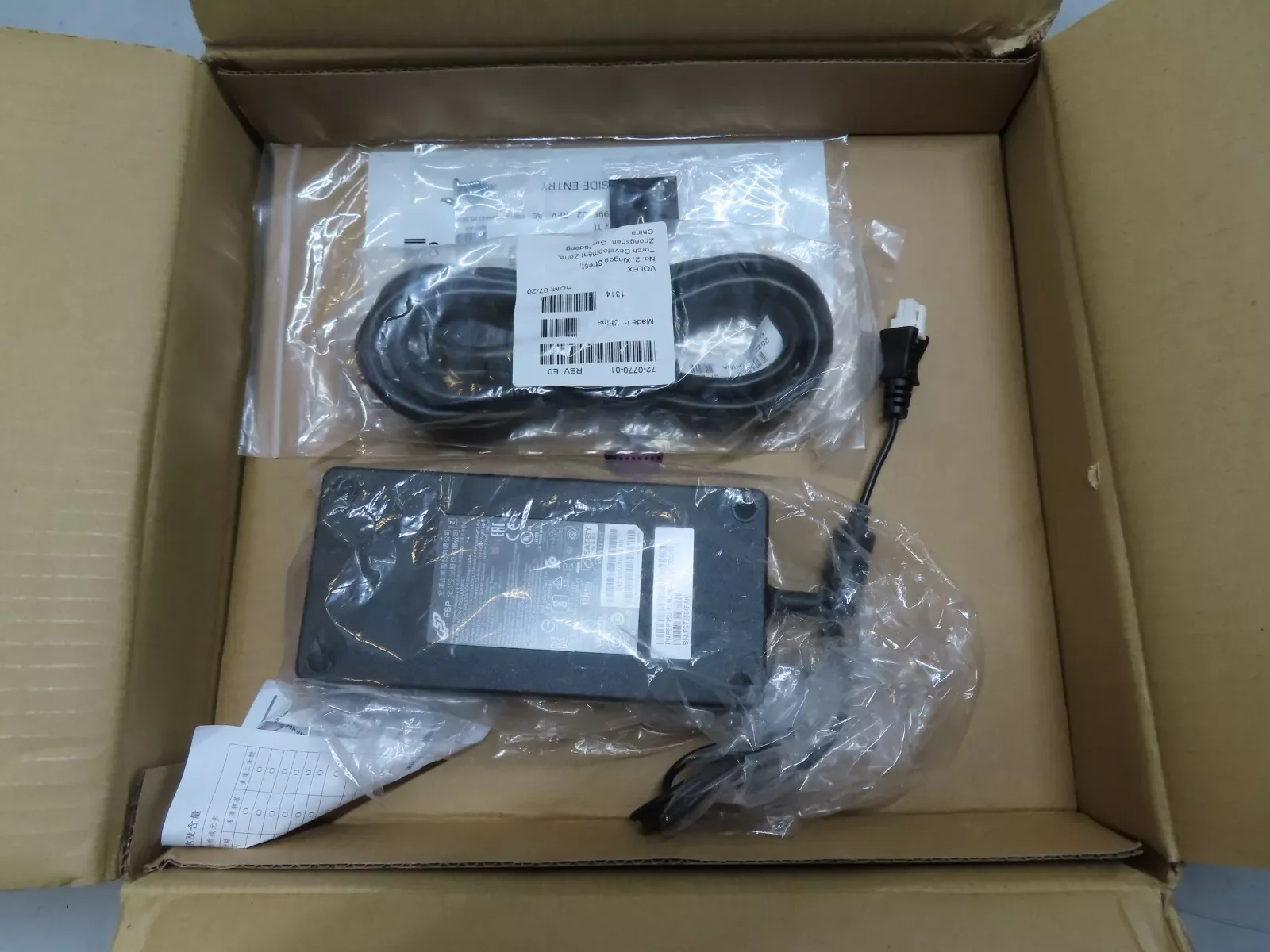 C1300-16FP-2G C1300 series silent switch with 8 electrical ports and 2 Gigabit SFP ports supporting VLAN and STP C1300-16FP-2G