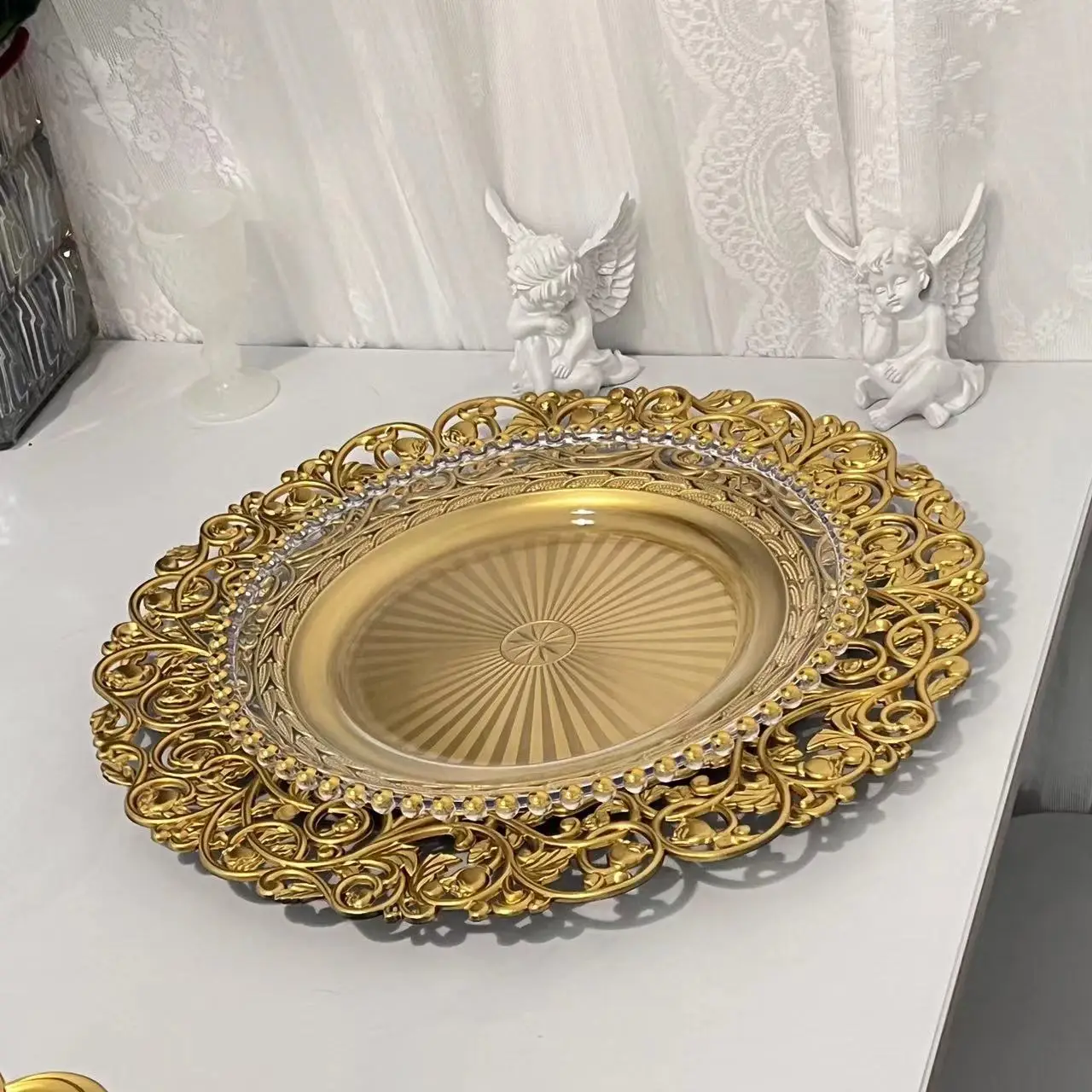 2024 New European Style  Gold Charger Plates For Fruit Weddings Plastic Elegant Charger Plates