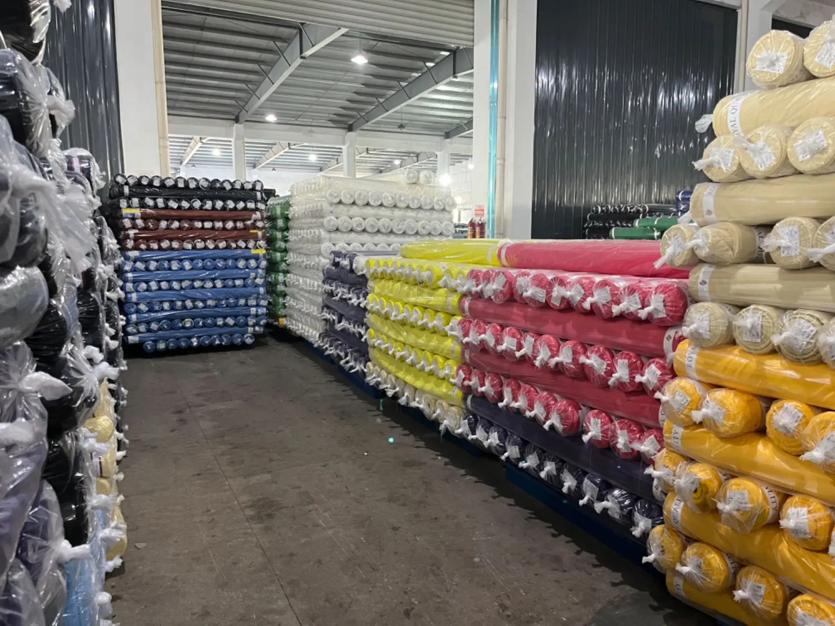 The factory directly supplies 100% polyester spandex cloth for tights and sportswear