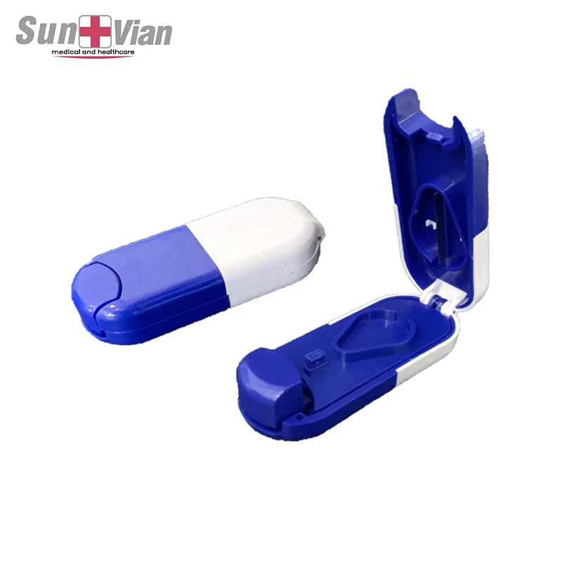 Пластиковый контейнер для хранения таблеток с лезвием из нержавеющей стали